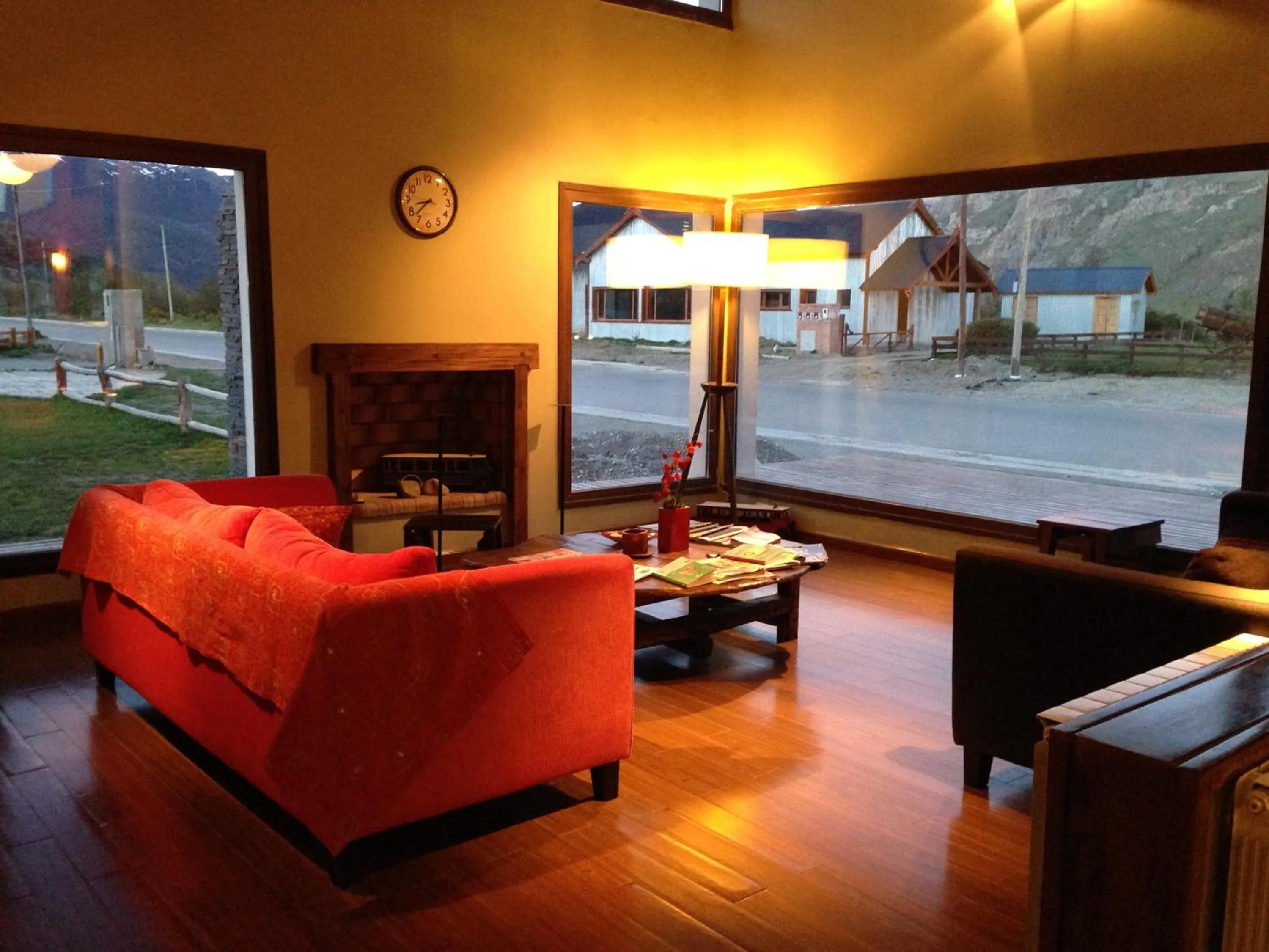 Communal lounge/ TV room in Hotel Poincenot