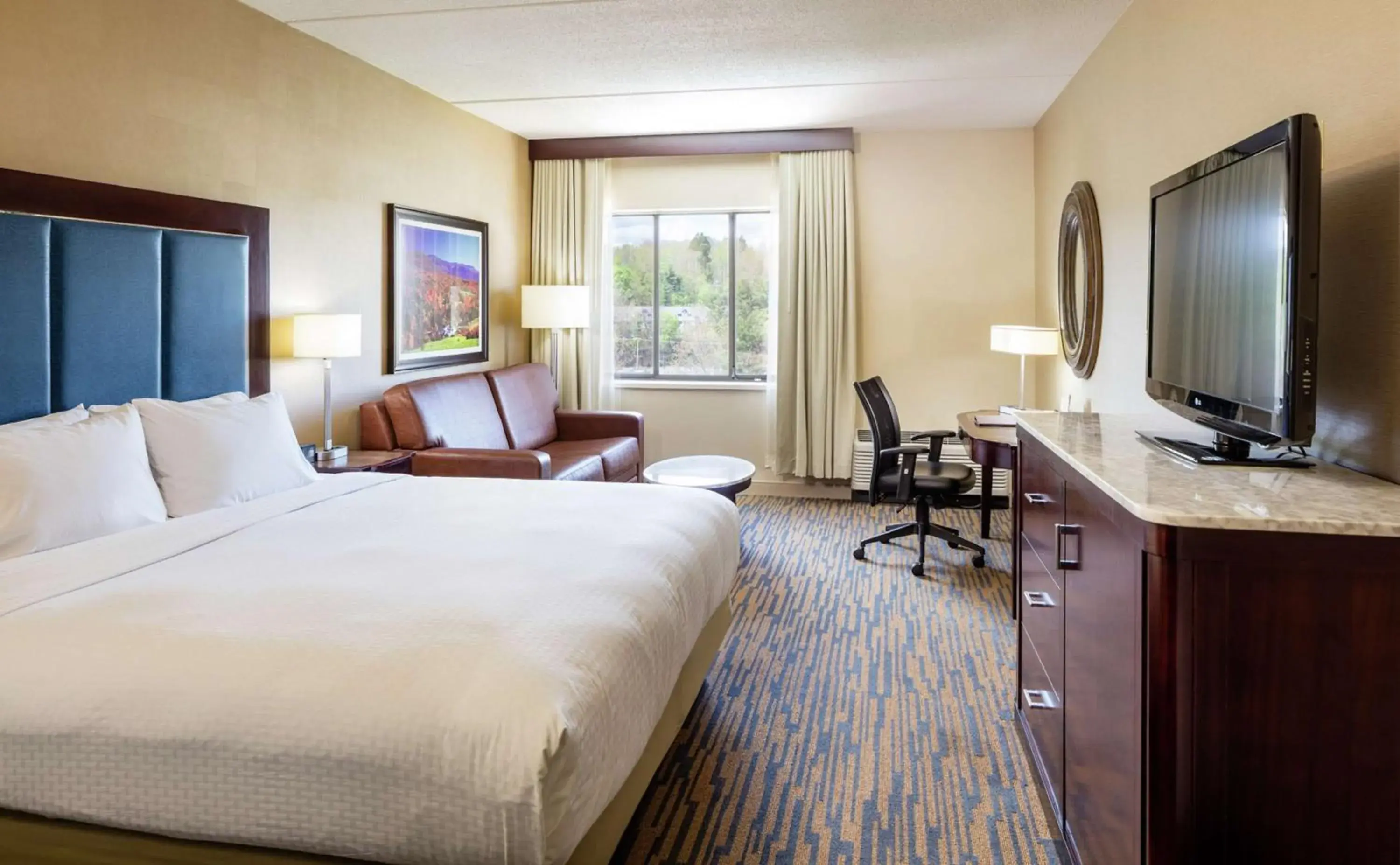 King Room with Sofa Bed in Doubletree by Hilton, Leominster King Room with Sofa Bed in Doubletree by Hilton, Leominster