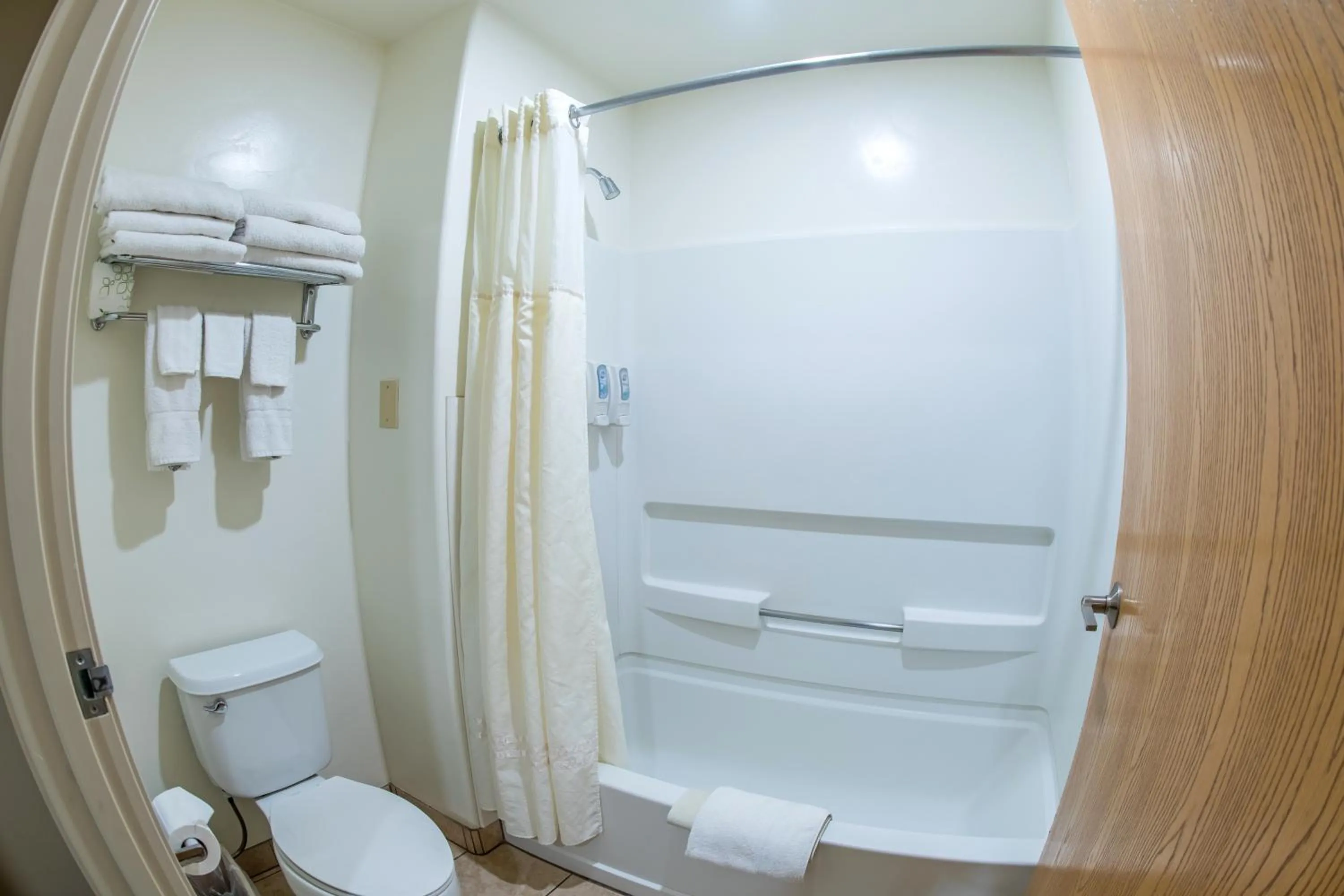 Bathroom in Glenwood Springs Cedar Lodge