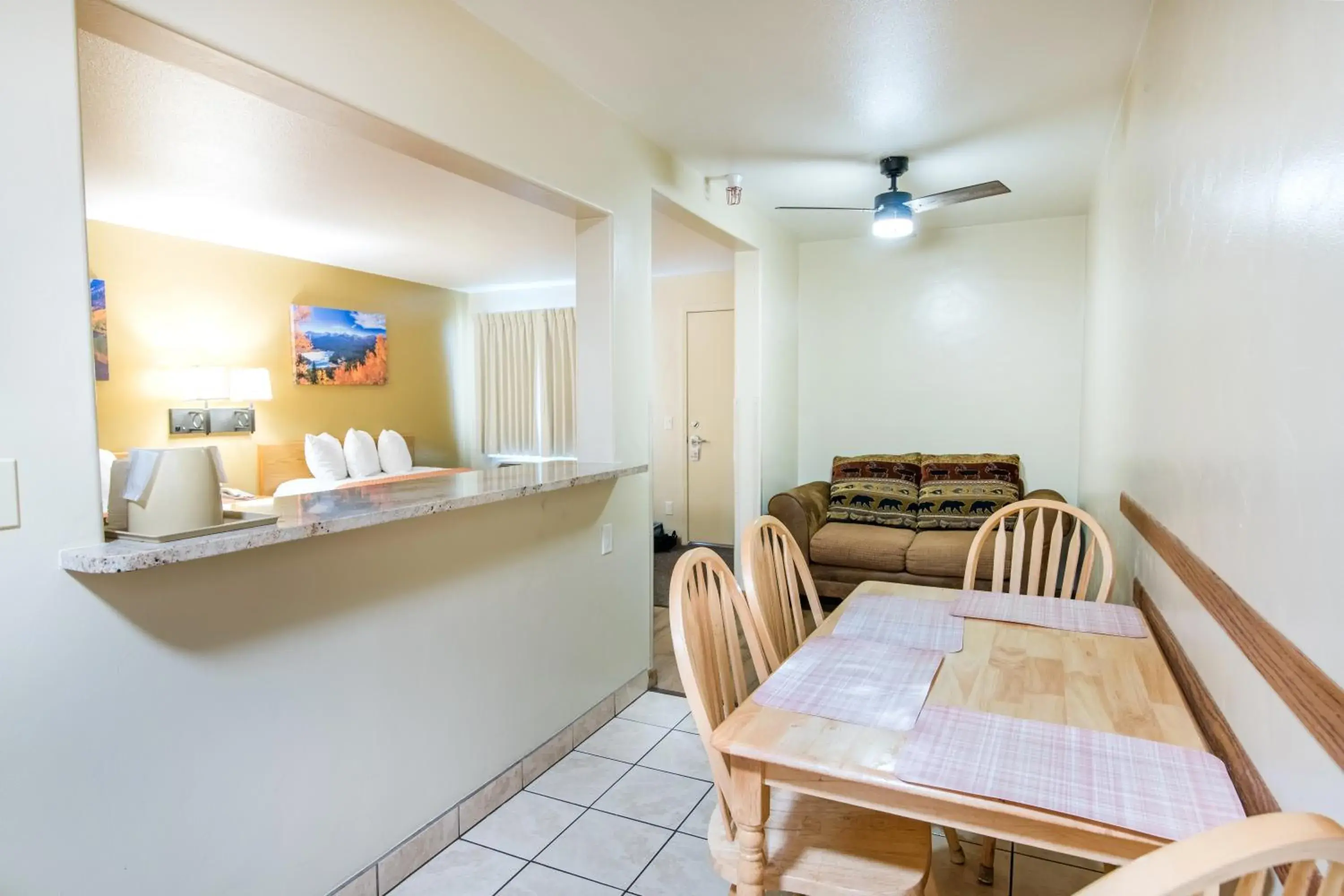 Kitchenette 1 Room Suite in Glenwood Springs Cedar Lodge Kitchenette 1 Room Suite in Glenwood Springs Cedar Lodge