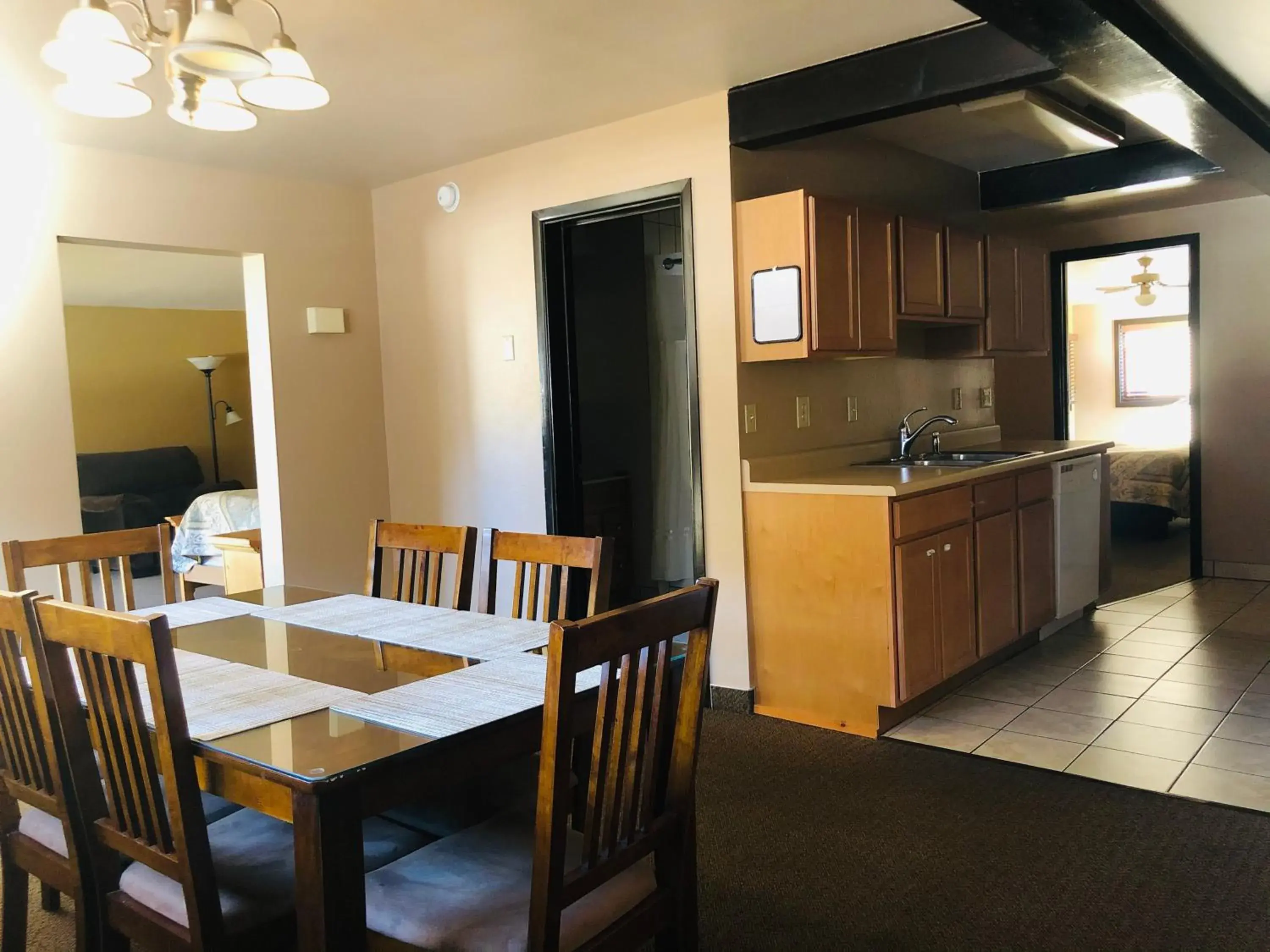 Three-Bedroom Apartment in Glenwood Springs Cedar Lodge Three-Bedroom Apartment in Glenwood Springs Cedar Lodge