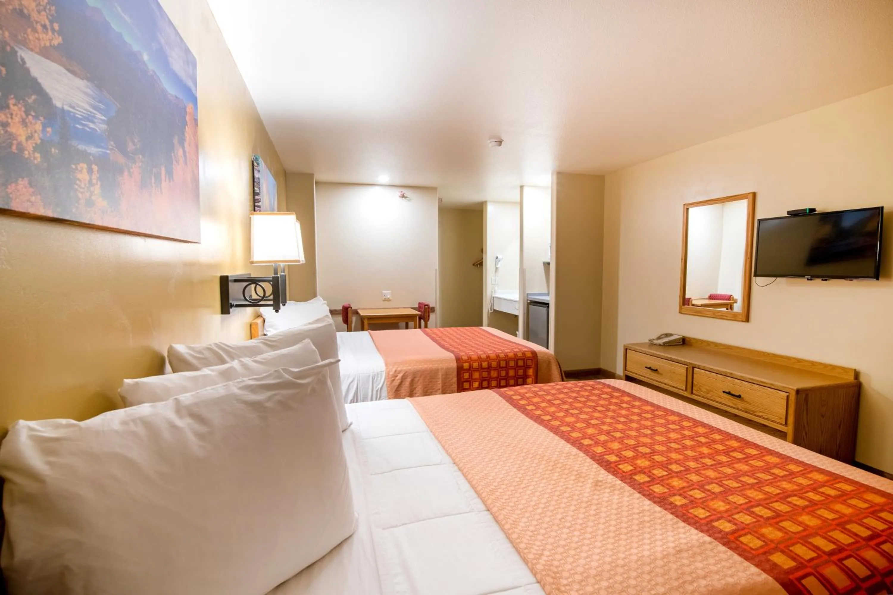 Bed in Glenwood Springs Cedar Lodge