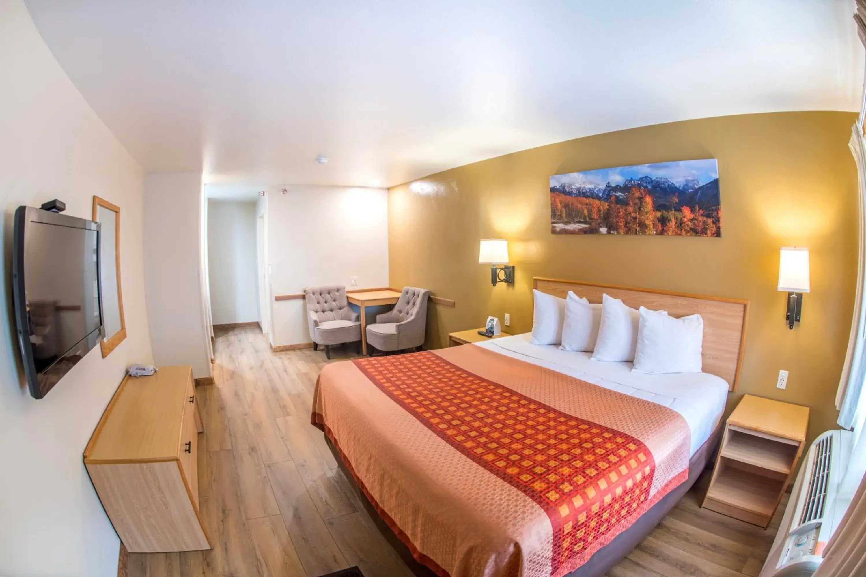 King Room in Glenwood Springs Cedar Lodge King Room in Glenwood Springs Cedar Lodge