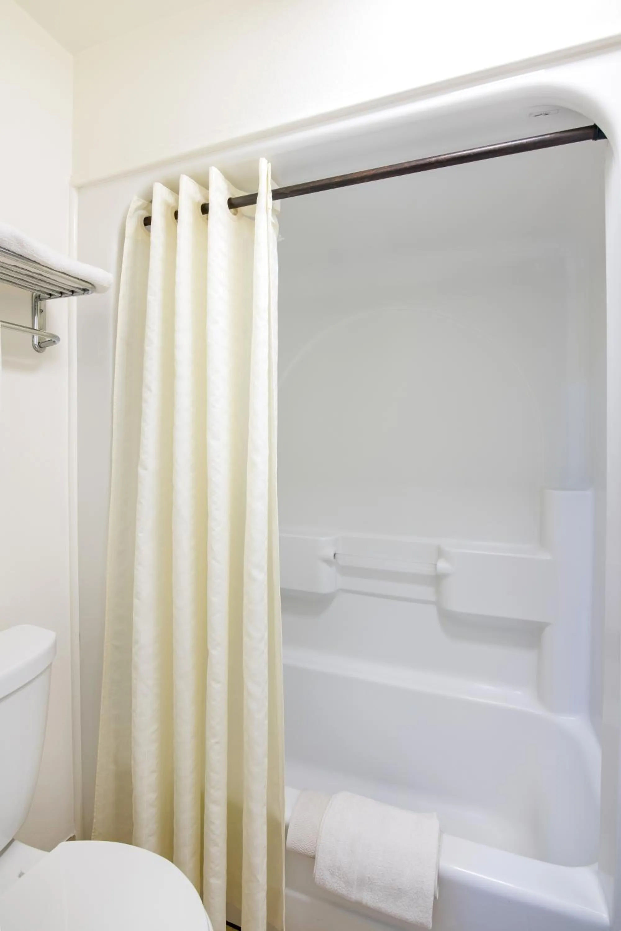 Bathroom in Glenwood Springs Cedar Lodge