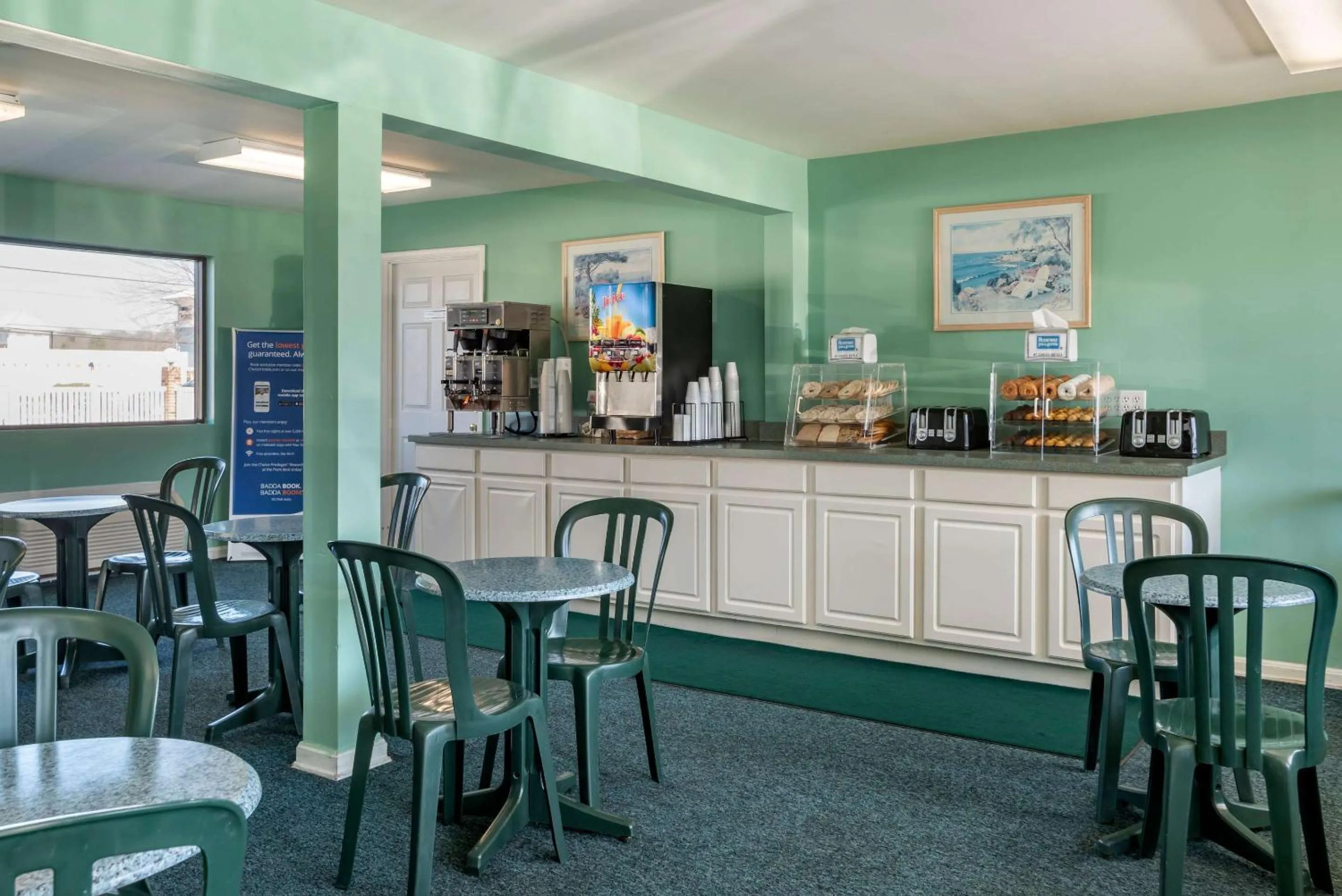 Breakfast in Rodeway Inn & Suites Rehoboth Beach