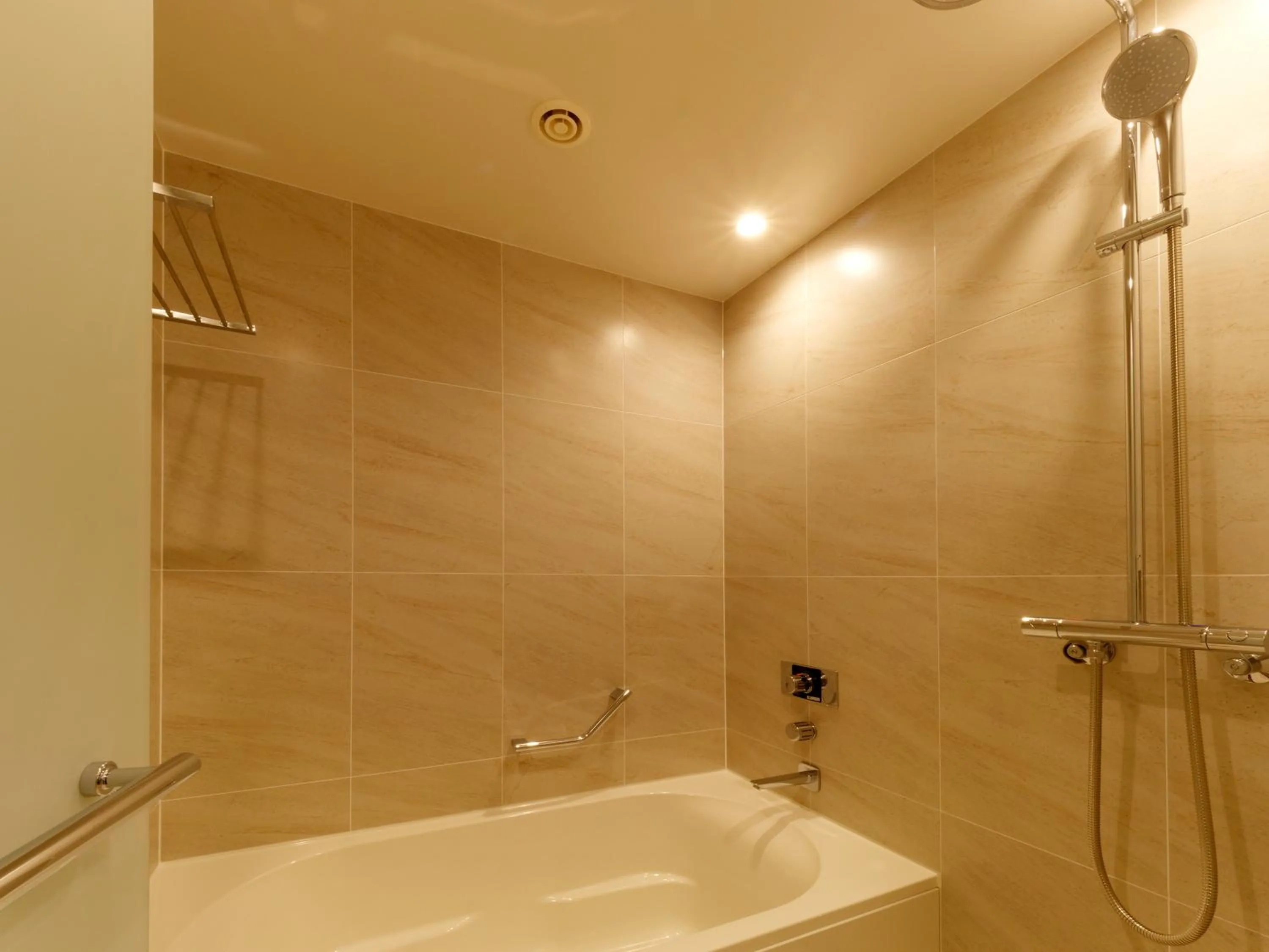 Shower in Hotel Keihan Tsukiji Ginza Grande