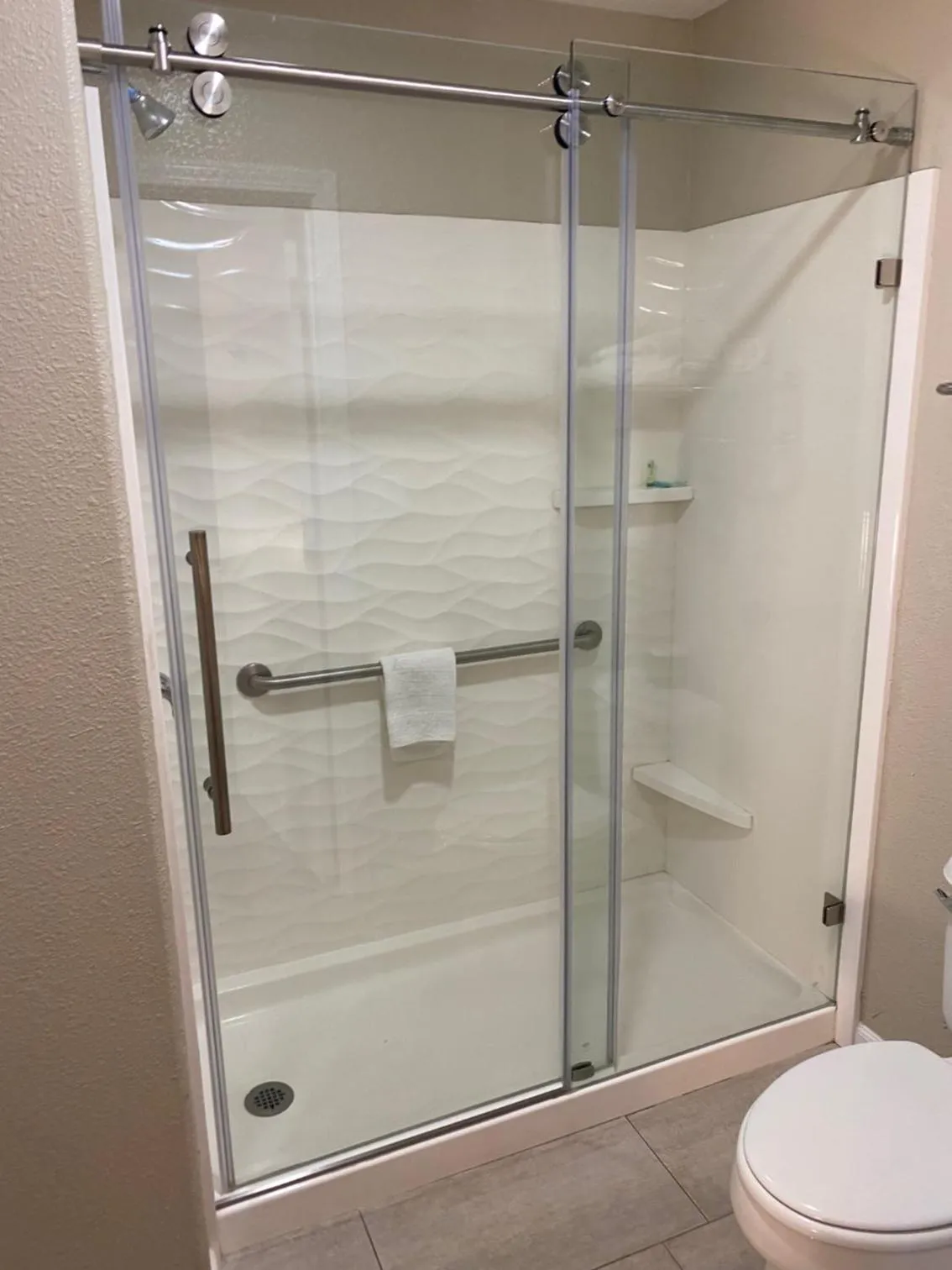 Bathroom in North Bay Inn Santa Rosa