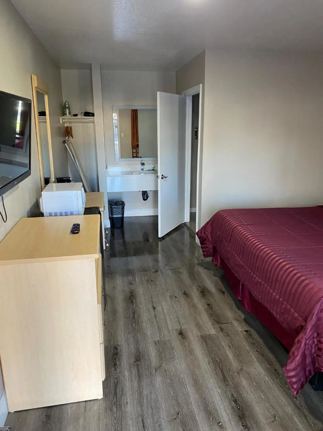 TV and multimedia, Bed in North Bay Inn Santa Rosa