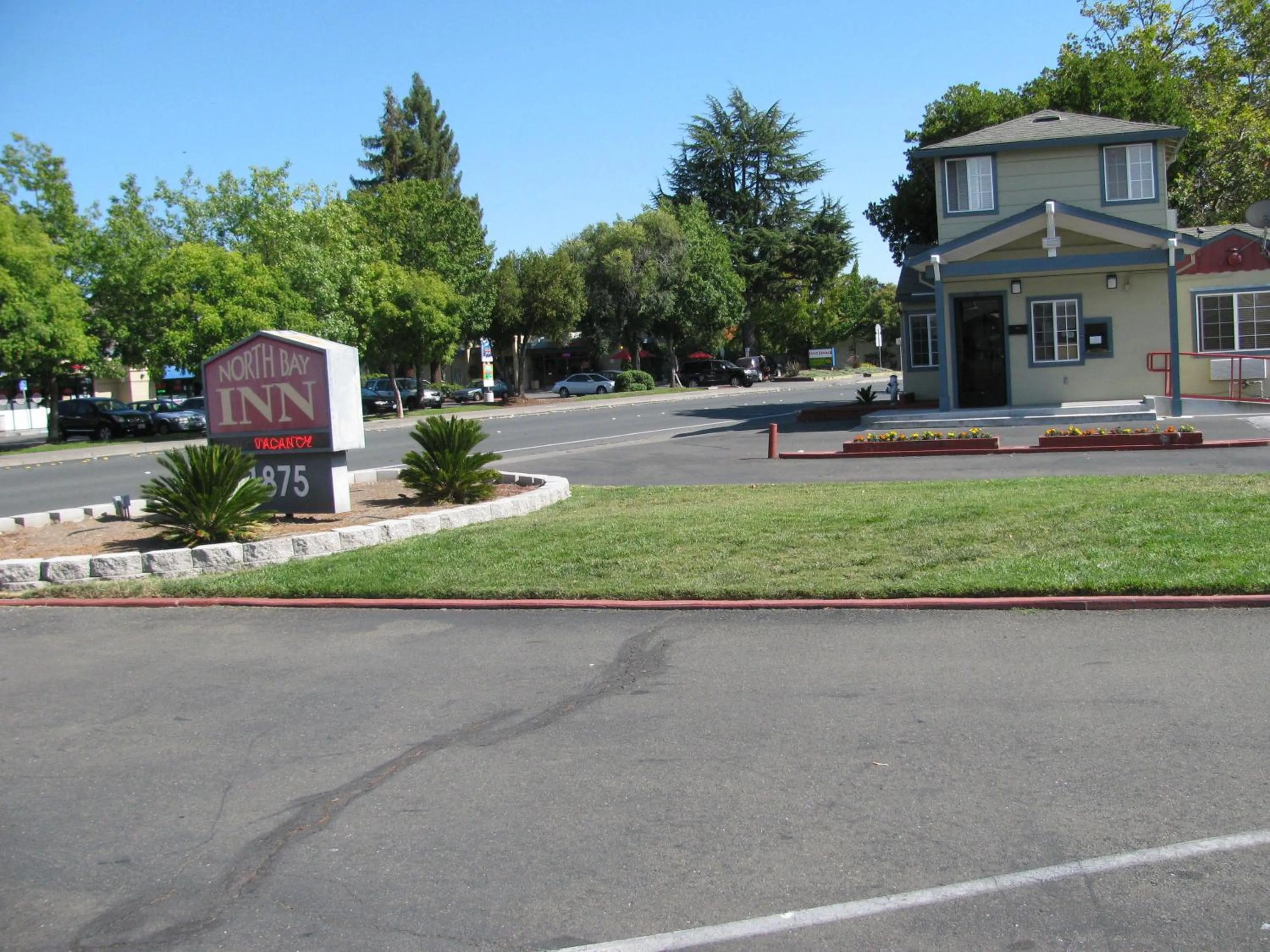 Facade/entrance in North Bay Inn Santa Rosa