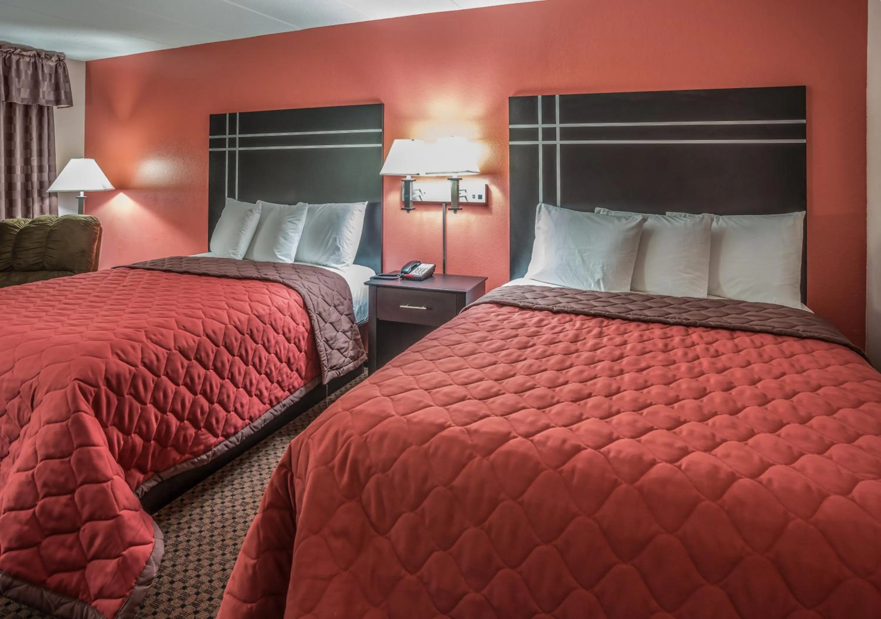 Photo of the whole room, Bed in Prime Rate Inn