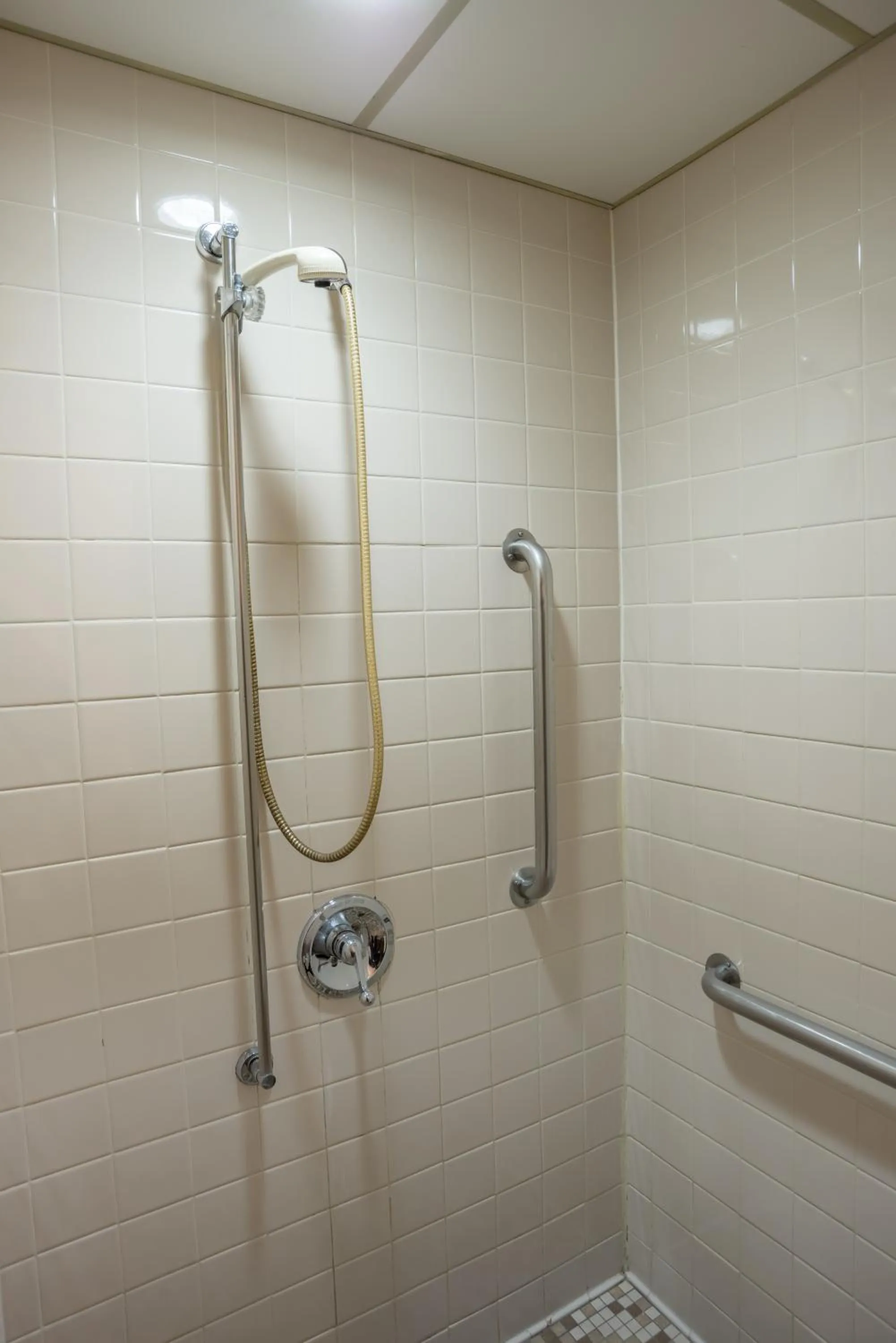 Bathroom in Prime Rate Inn