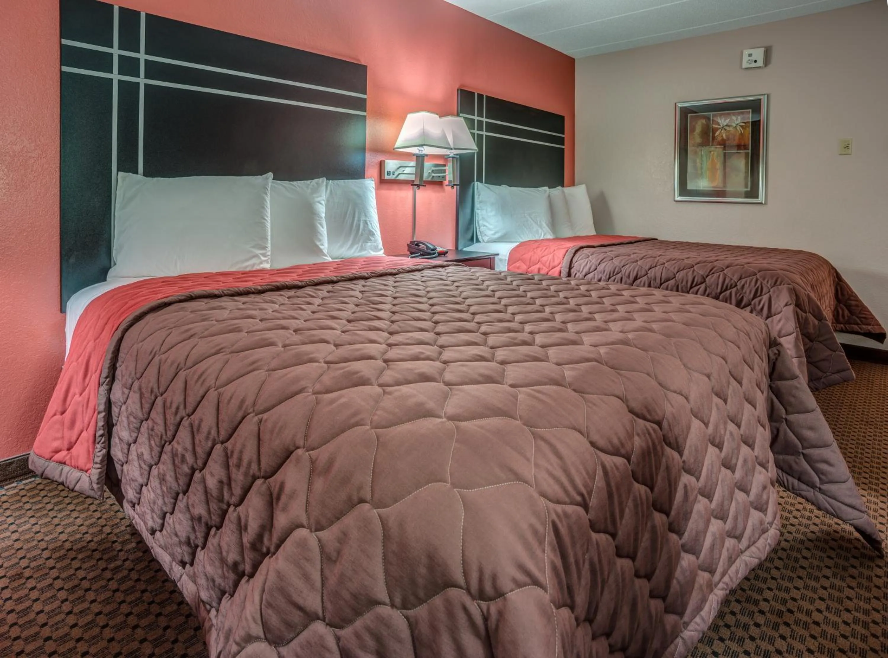 Photo of the whole room, Bed in Prime Rate Inn