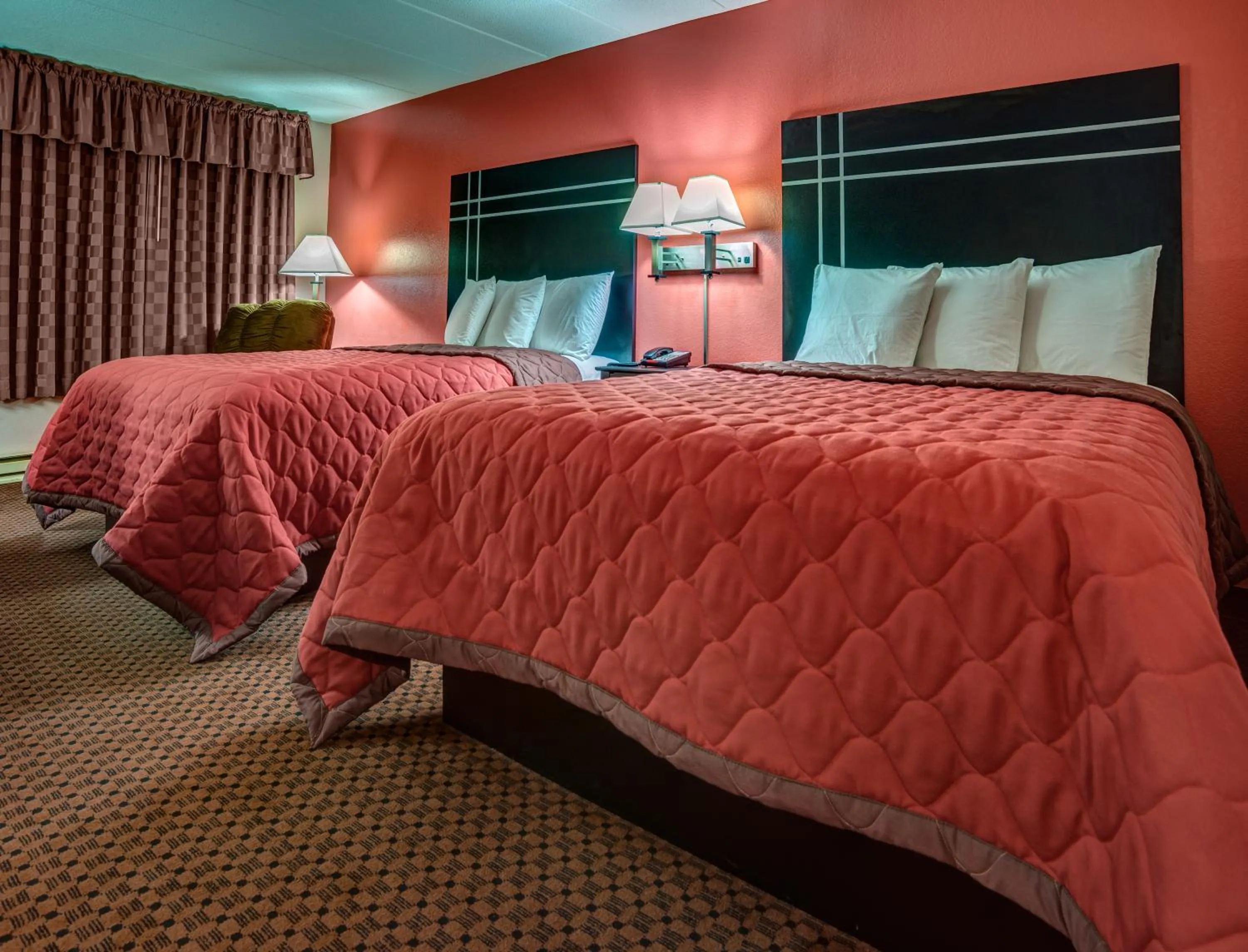 Photo of the whole room, Bed in Prime Rate Inn