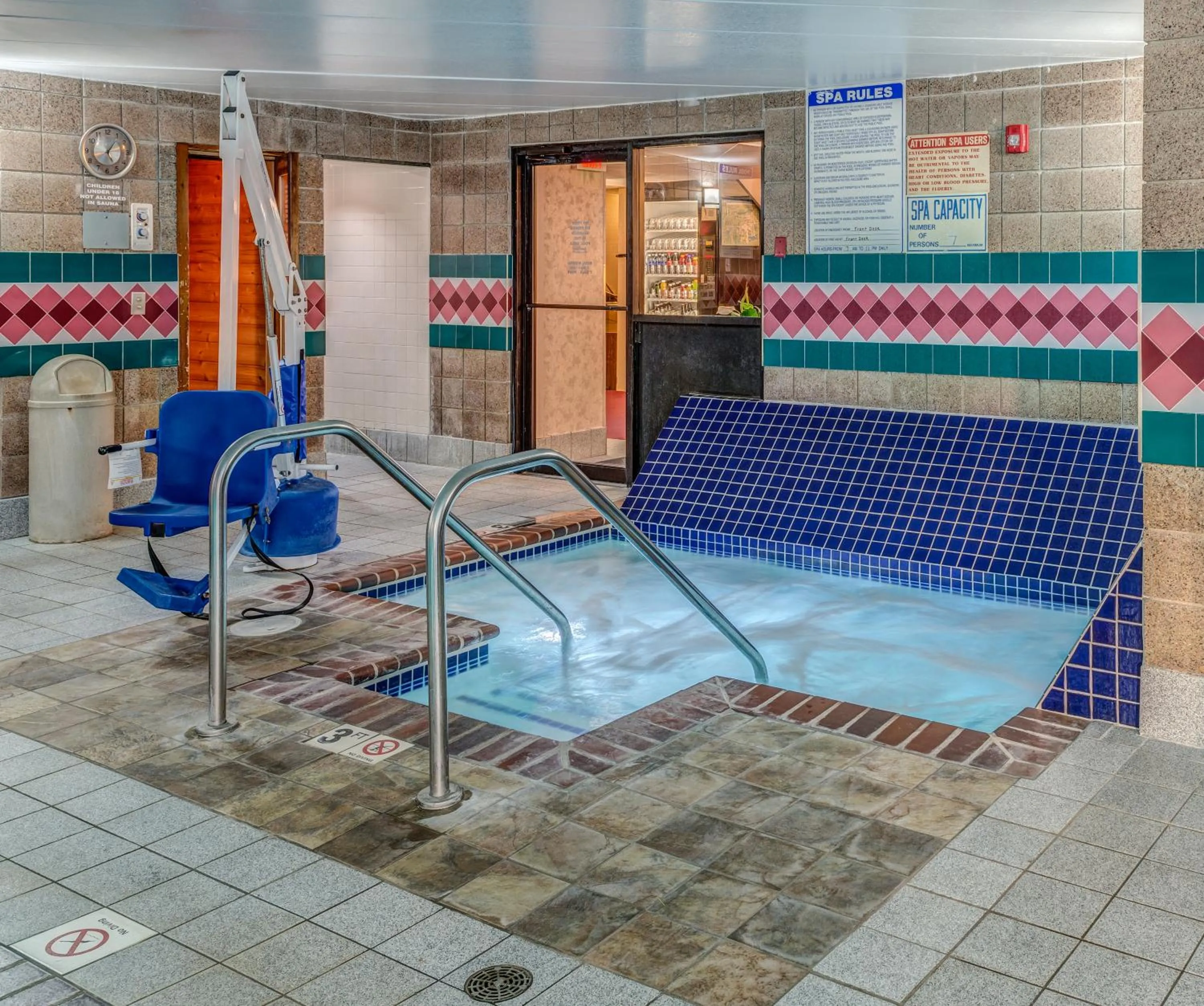 Hot Tub in Prime Rate Inn