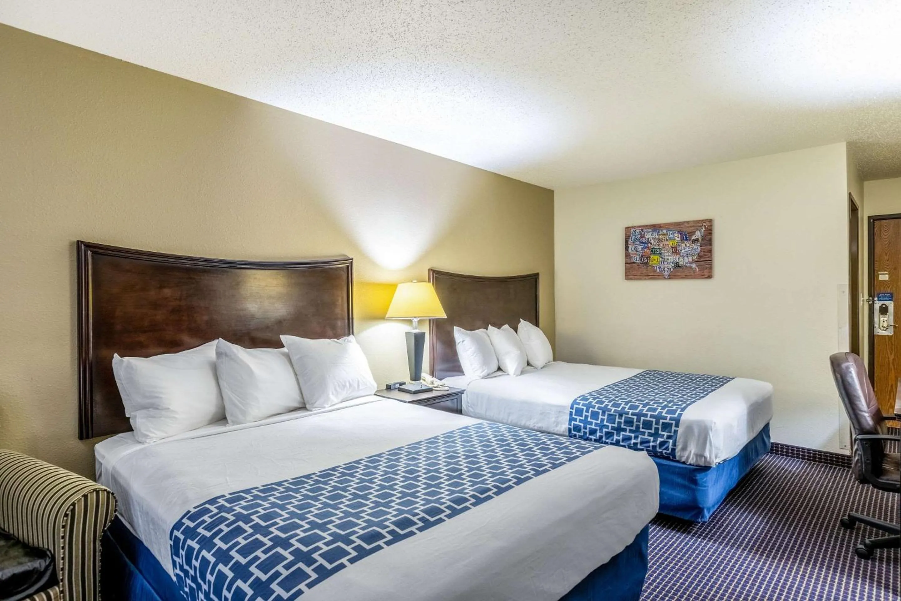 Photo of the whole room, Bed in Econo Lodge Inn & Suites Auburn
