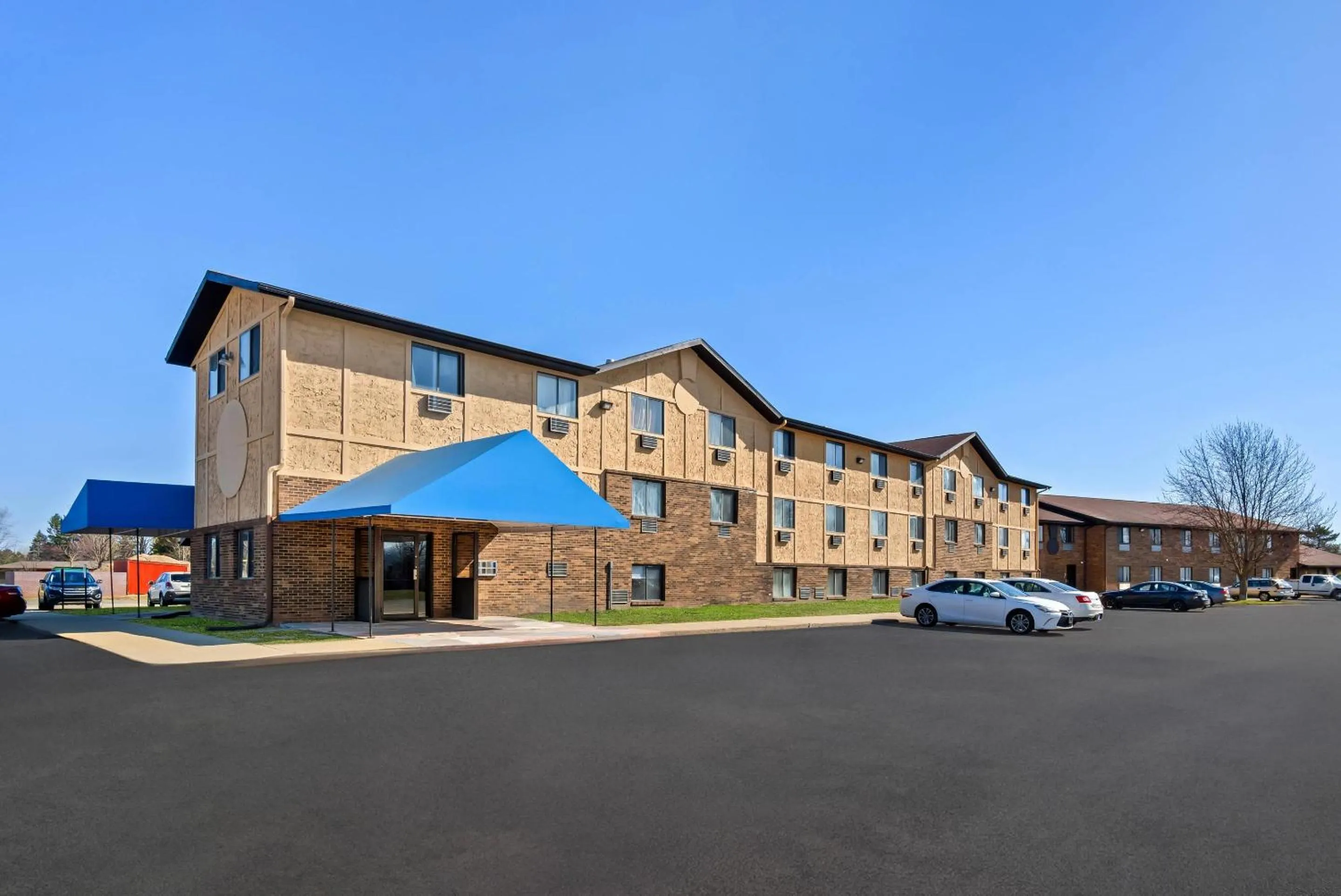 Property building in Econo Lodge Inn & Suites Auburn