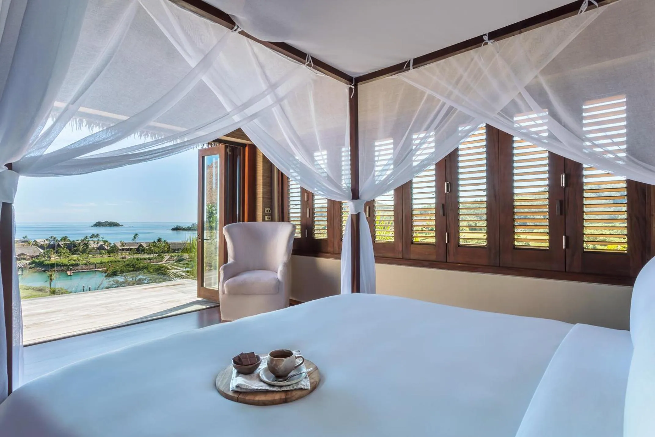 Photo of the whole room, Bed in Six Senses Fiji