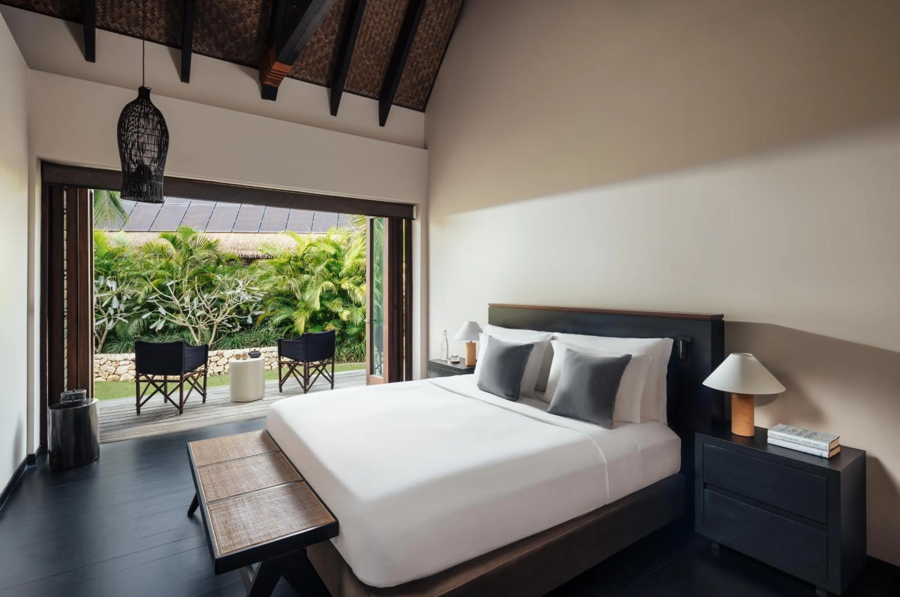 Bedroom, Bed in Six Senses Fiji