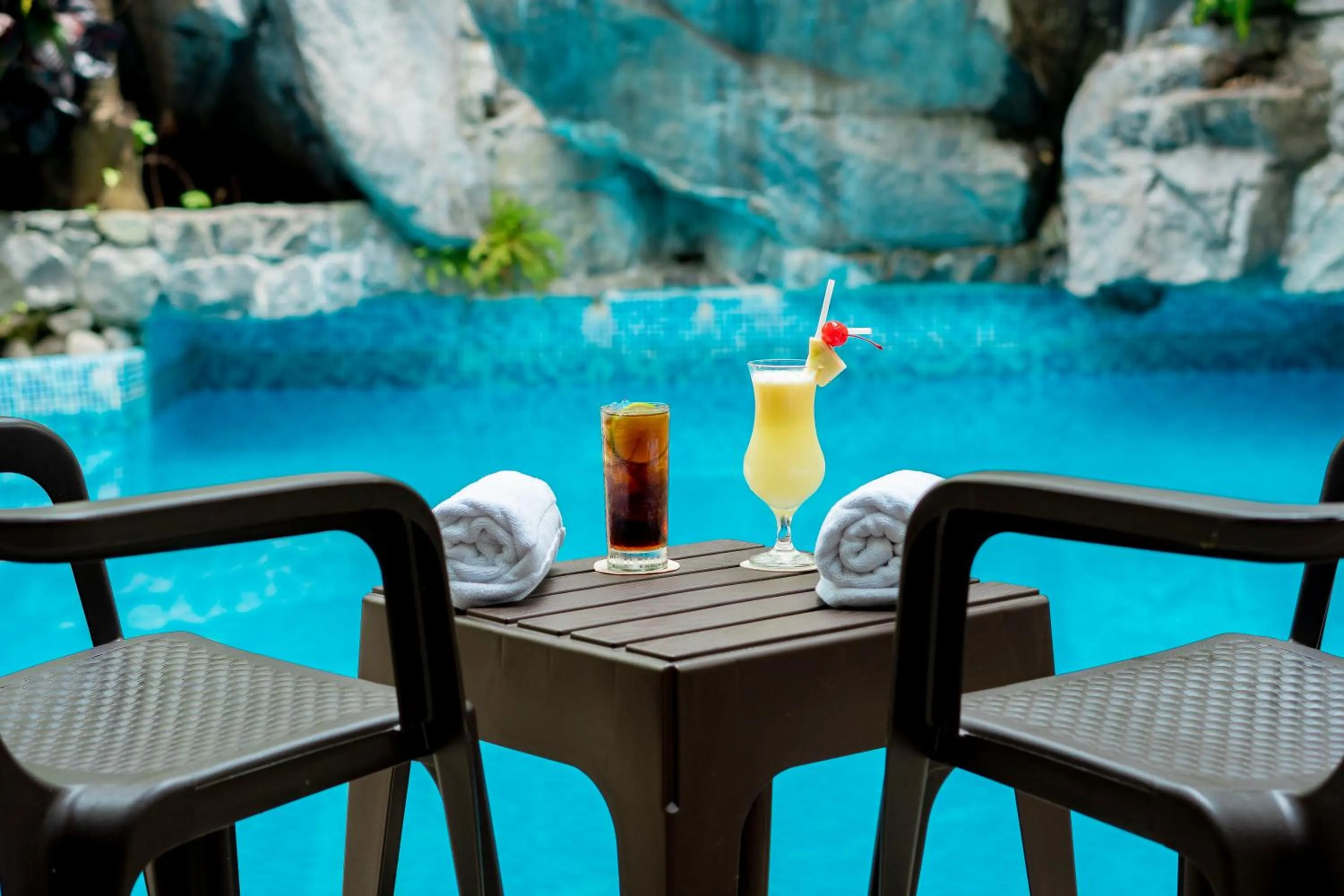 Swimming pool in El Dorado Classic Hotel