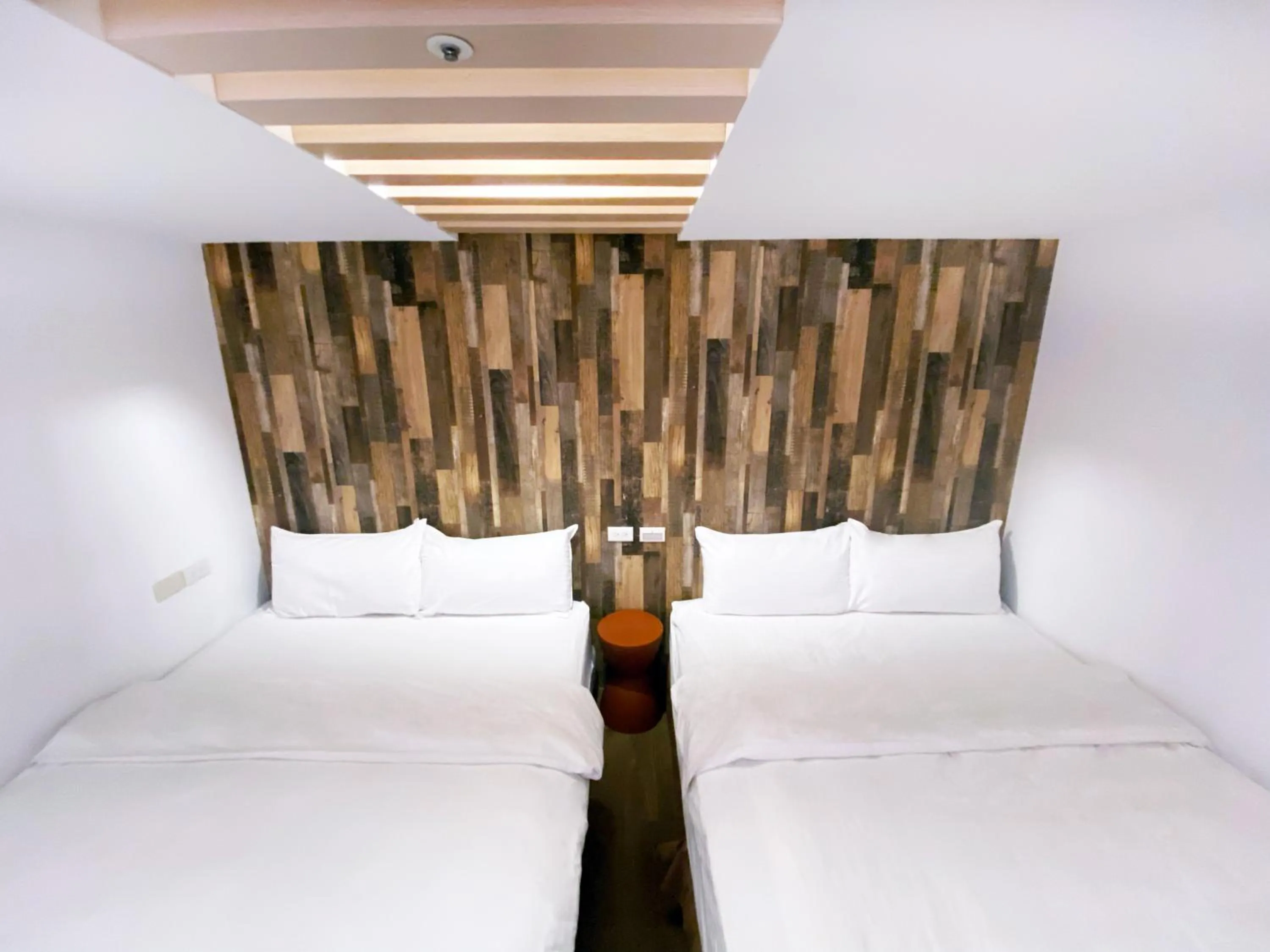 Bed in M Taipei Hotel