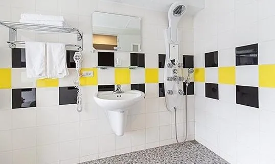 Shower in M Taipei Hotel