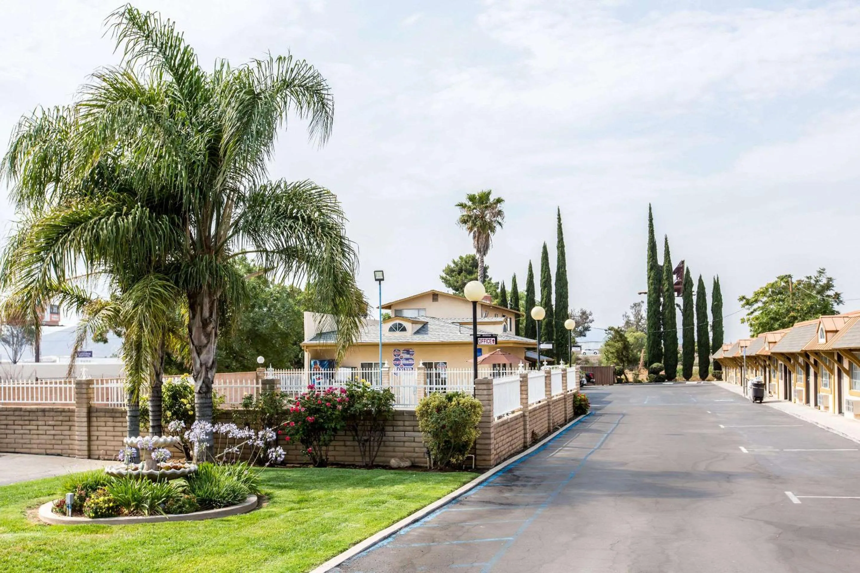 Property building in Rodeway Inn Beaumont
