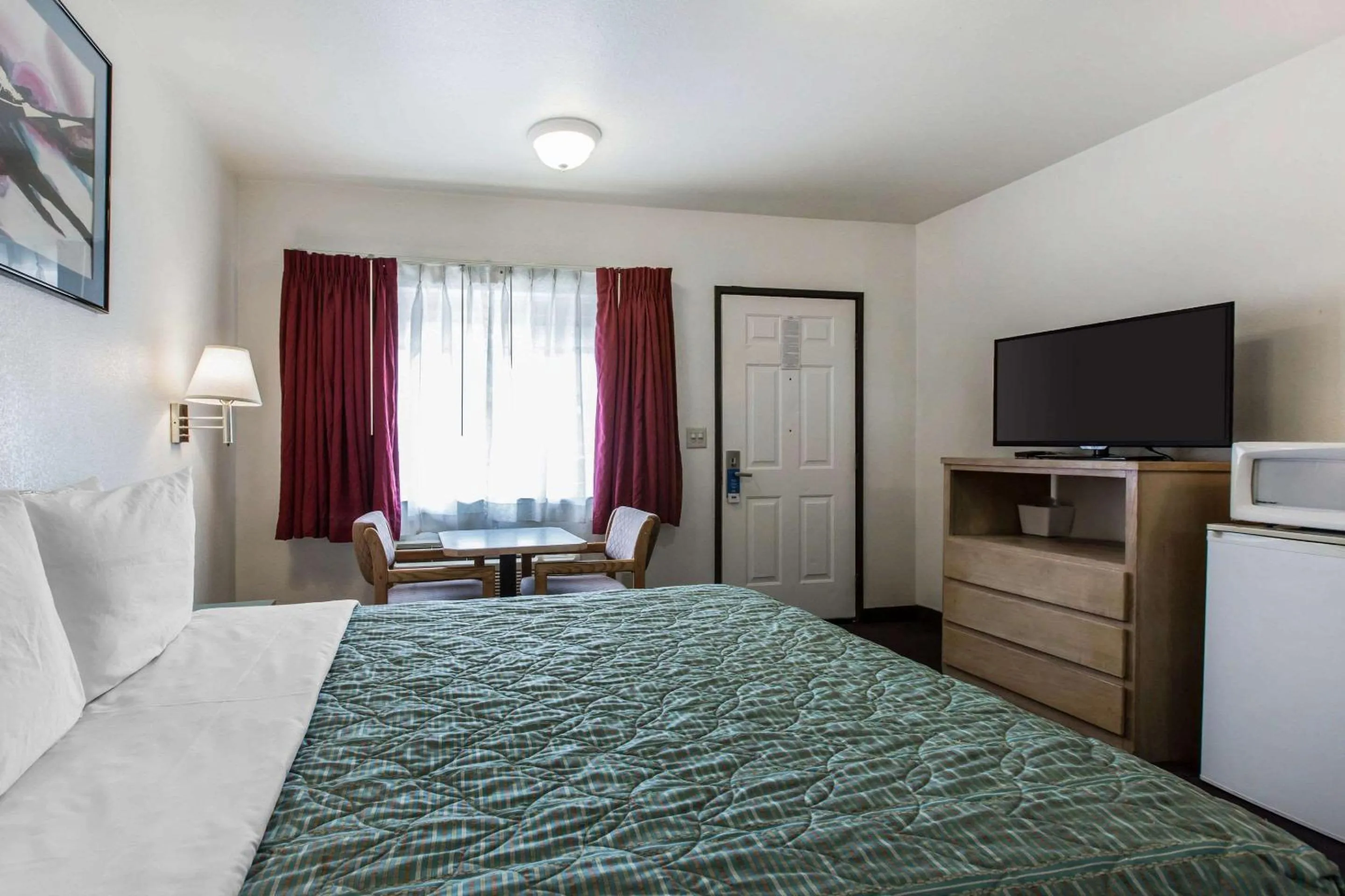 Bedroom, Bed in Rodeway Inn Beaumont