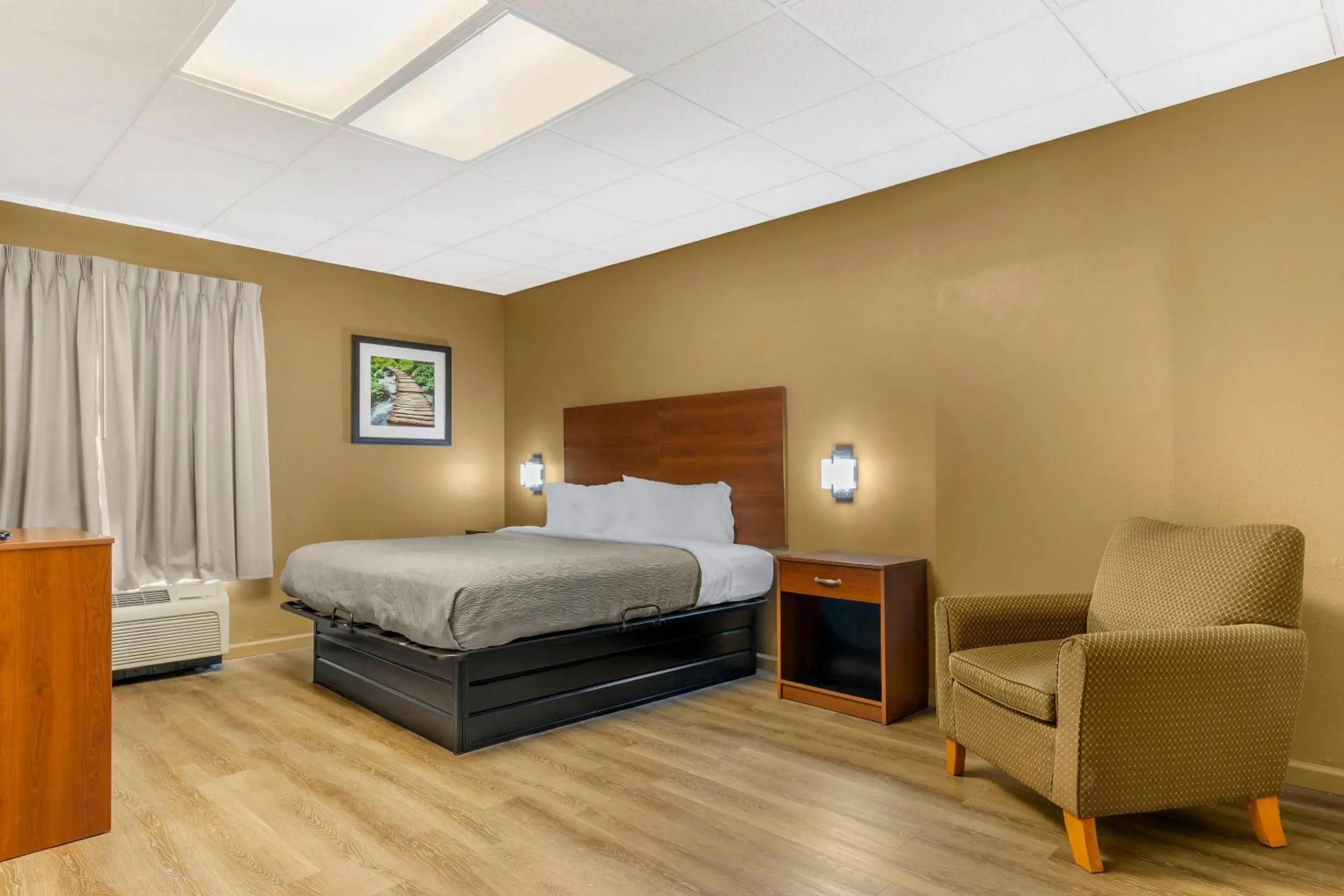 Bedroom, Bed in Quality Inn Lumberton North