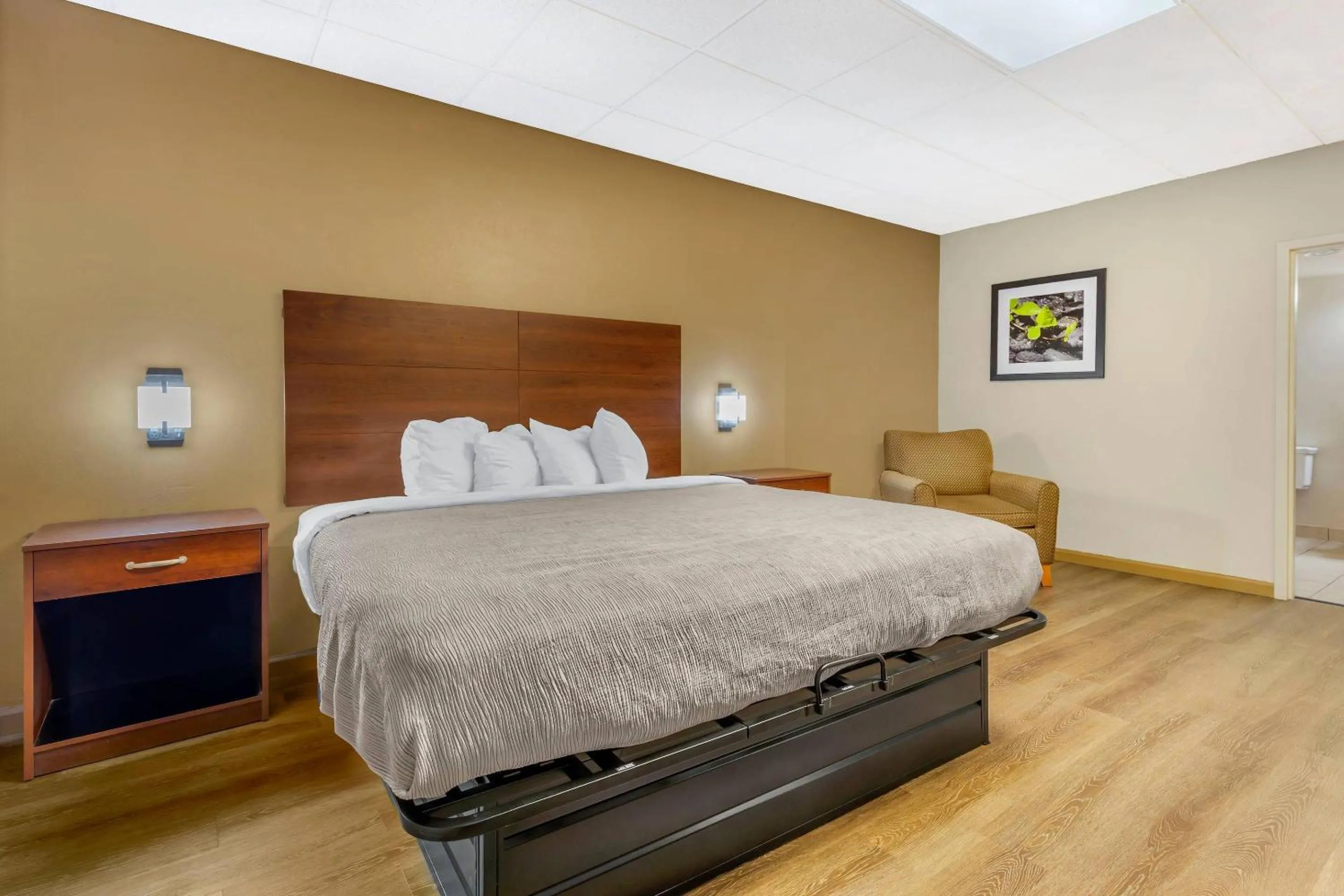 Bedroom, Bed in Quality Inn Lumberton North