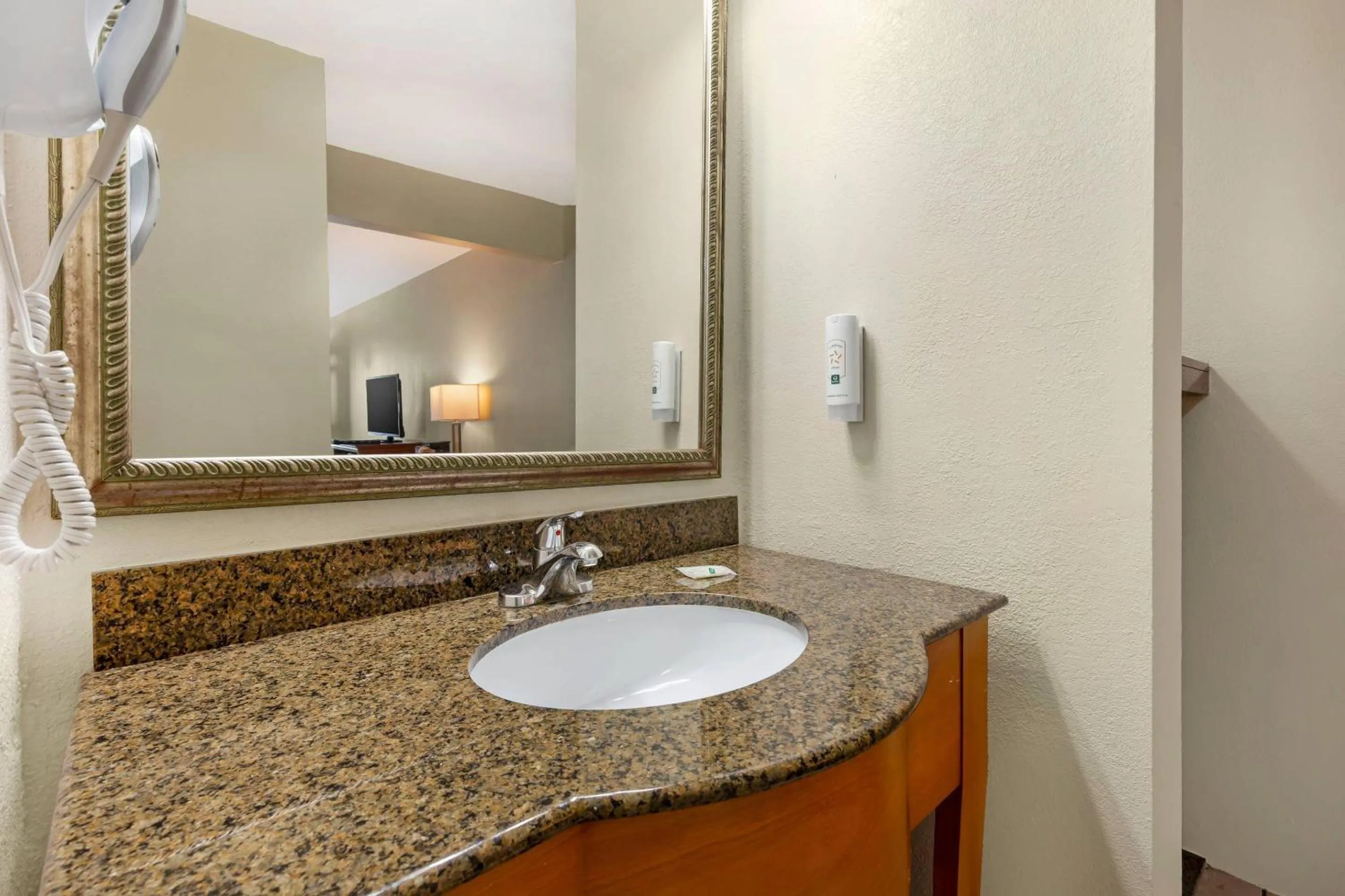 Bedroom in Quality Inn Lumberton North