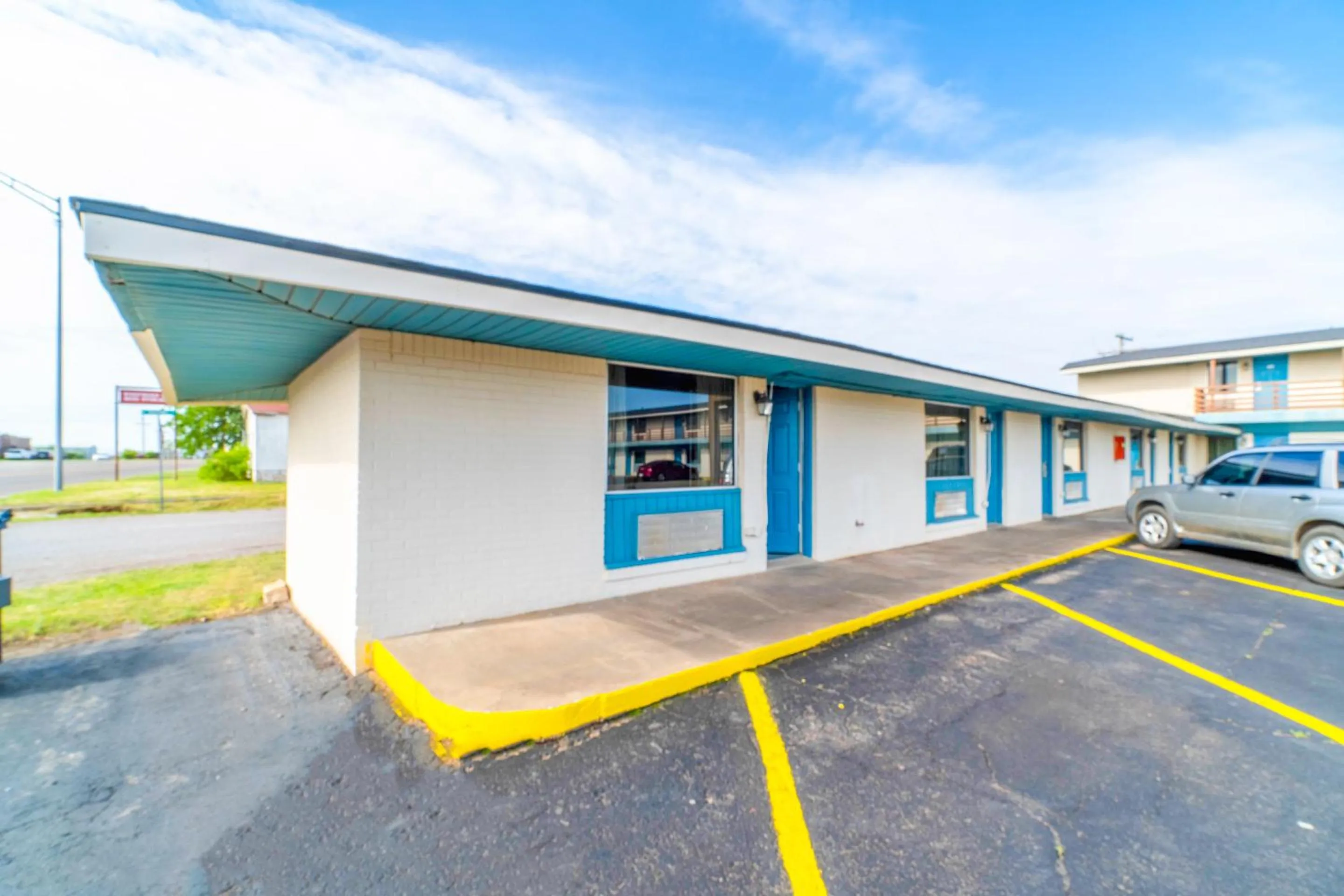 Parking in Budget Inn by OYO Frederick US-183