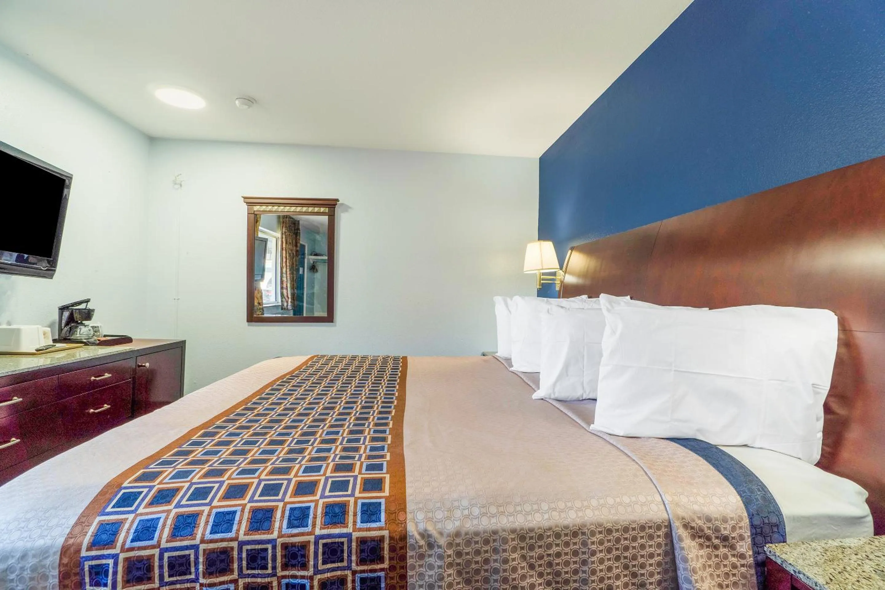 Bedroom, Bed in Budget Inn by OYO Frederick US-183