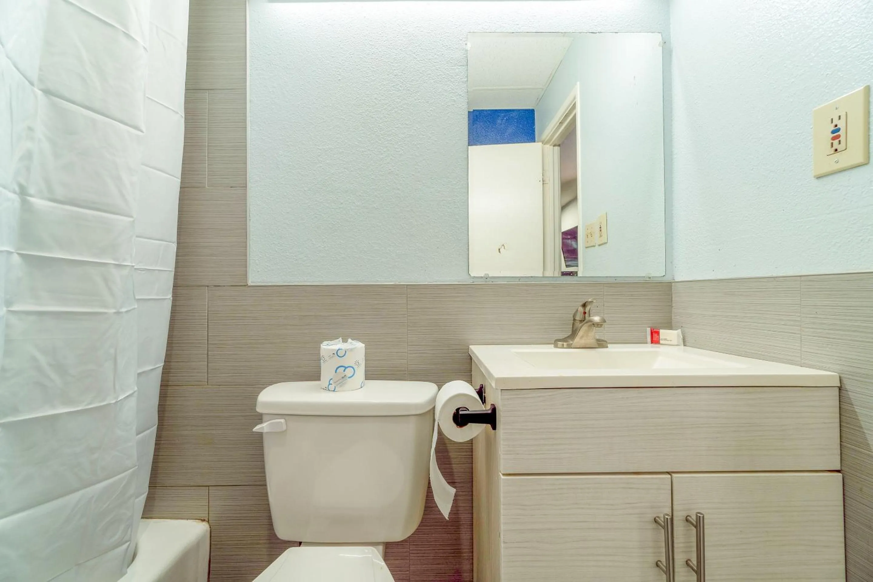 Bathroom in Budget Inn by OYO Frederick US-183