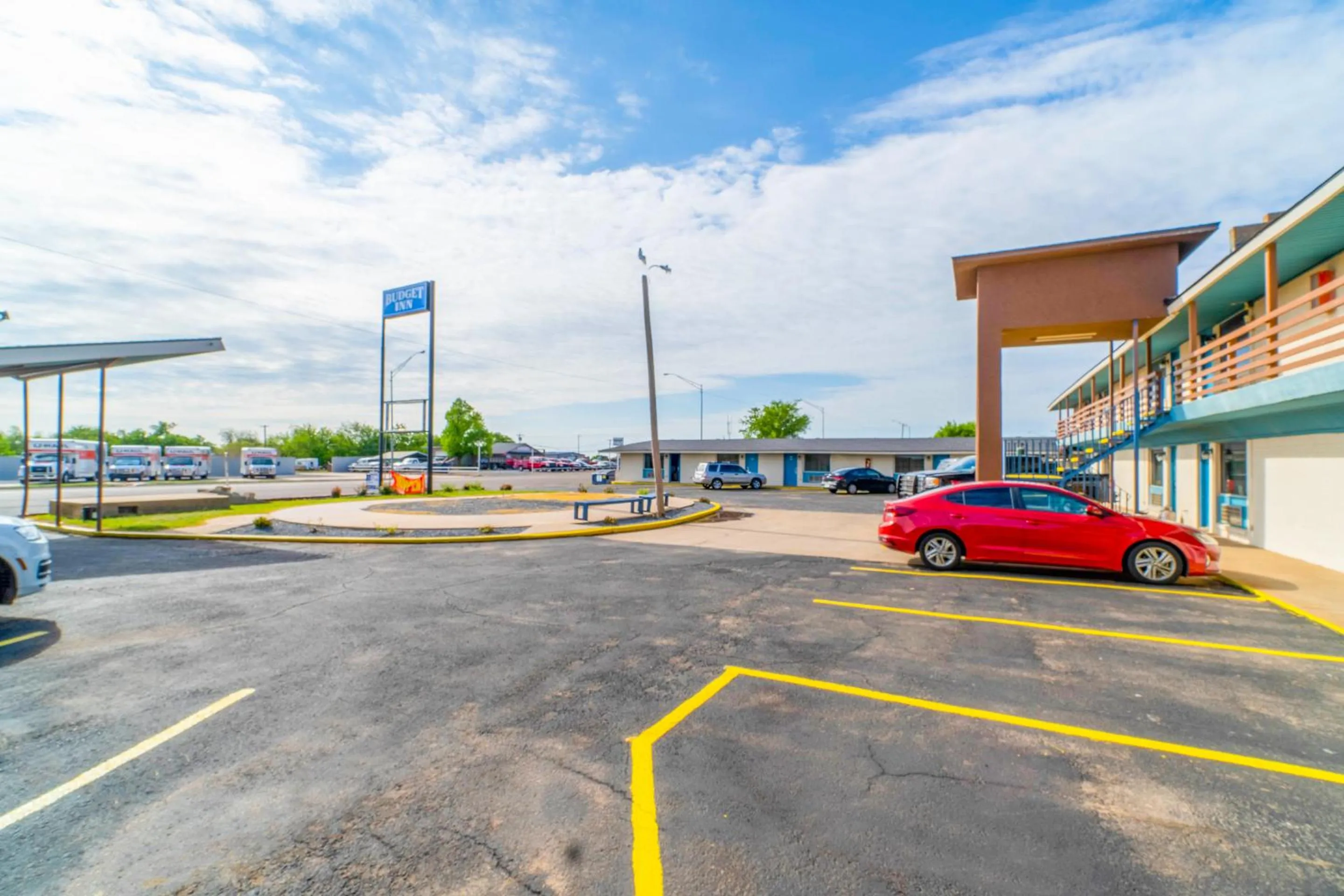 Parking in Budget Inn by OYO Frederick US-183