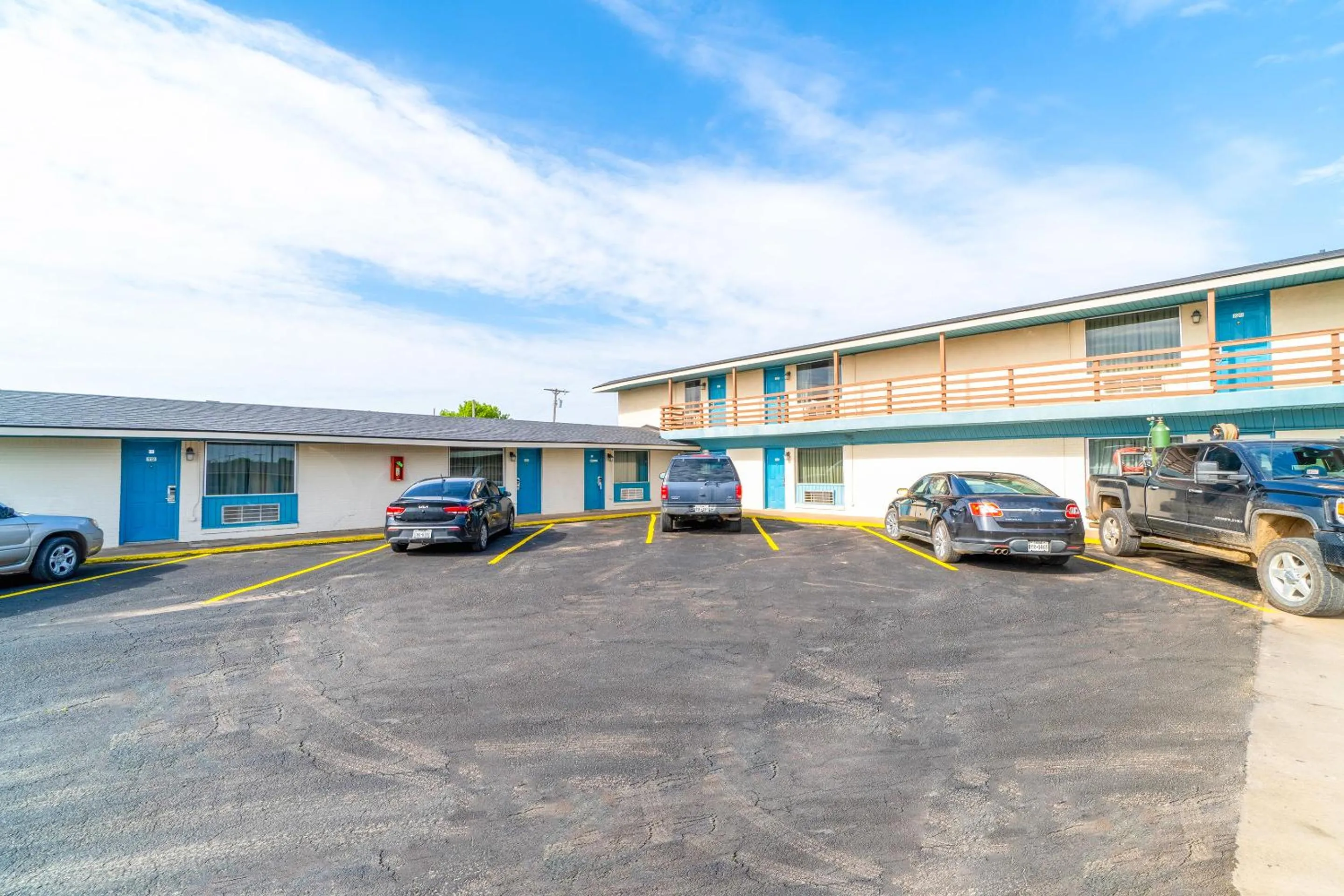 Parking in Budget Inn by OYO Frederick US-183