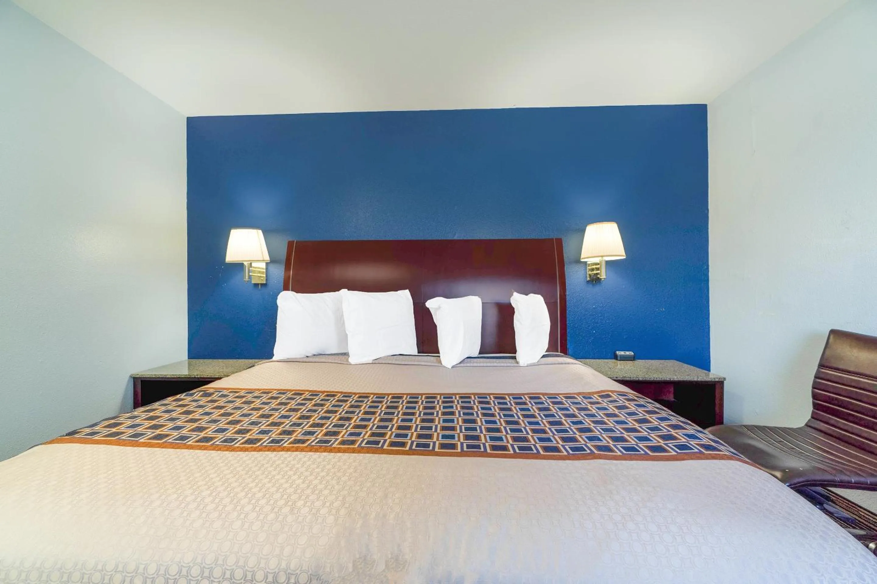 Bedroom, Bed in Budget Inn by OYO Frederick US-183