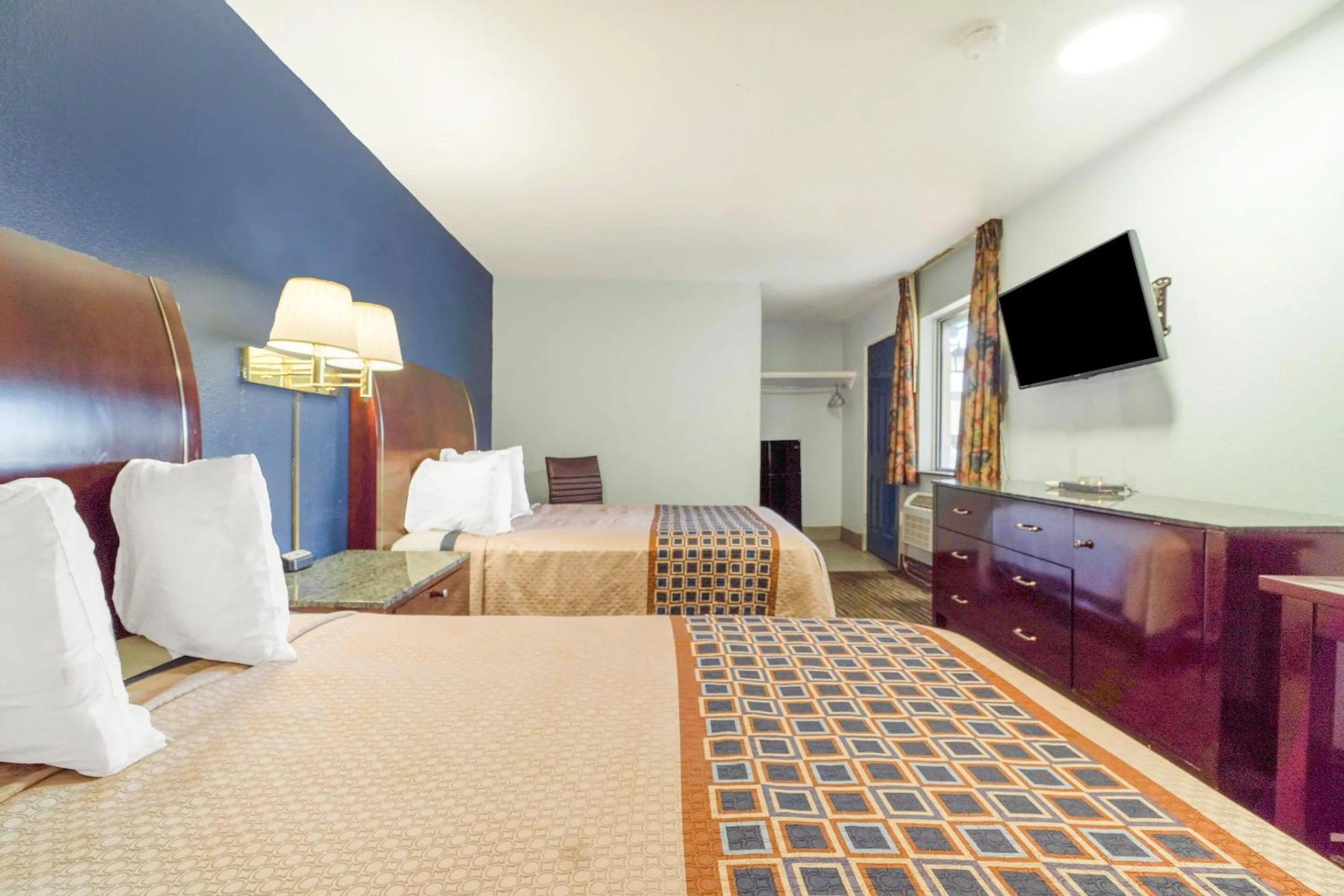 Bedroom, Bed in Budget Inn by OYO Frederick US-183