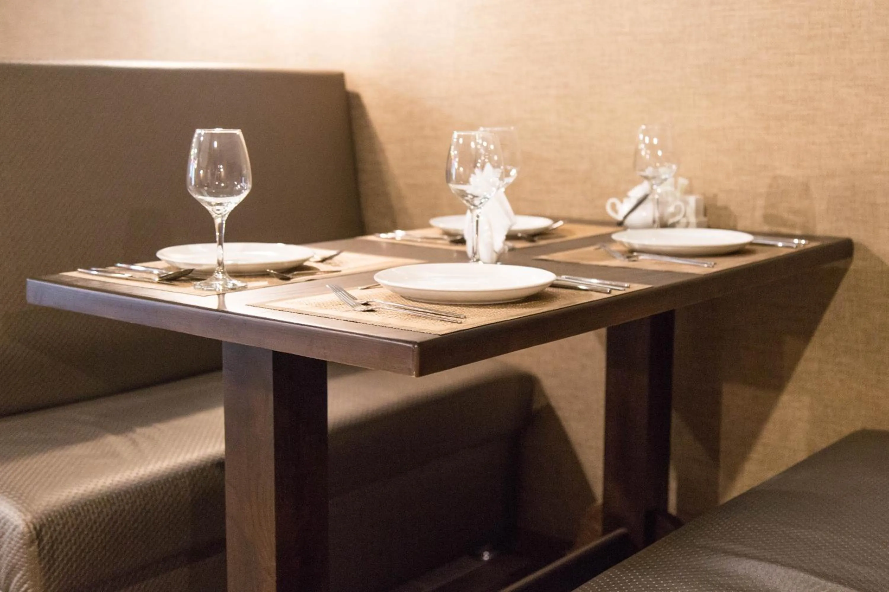 Restaurant/places to eat in De'Mar Hotel