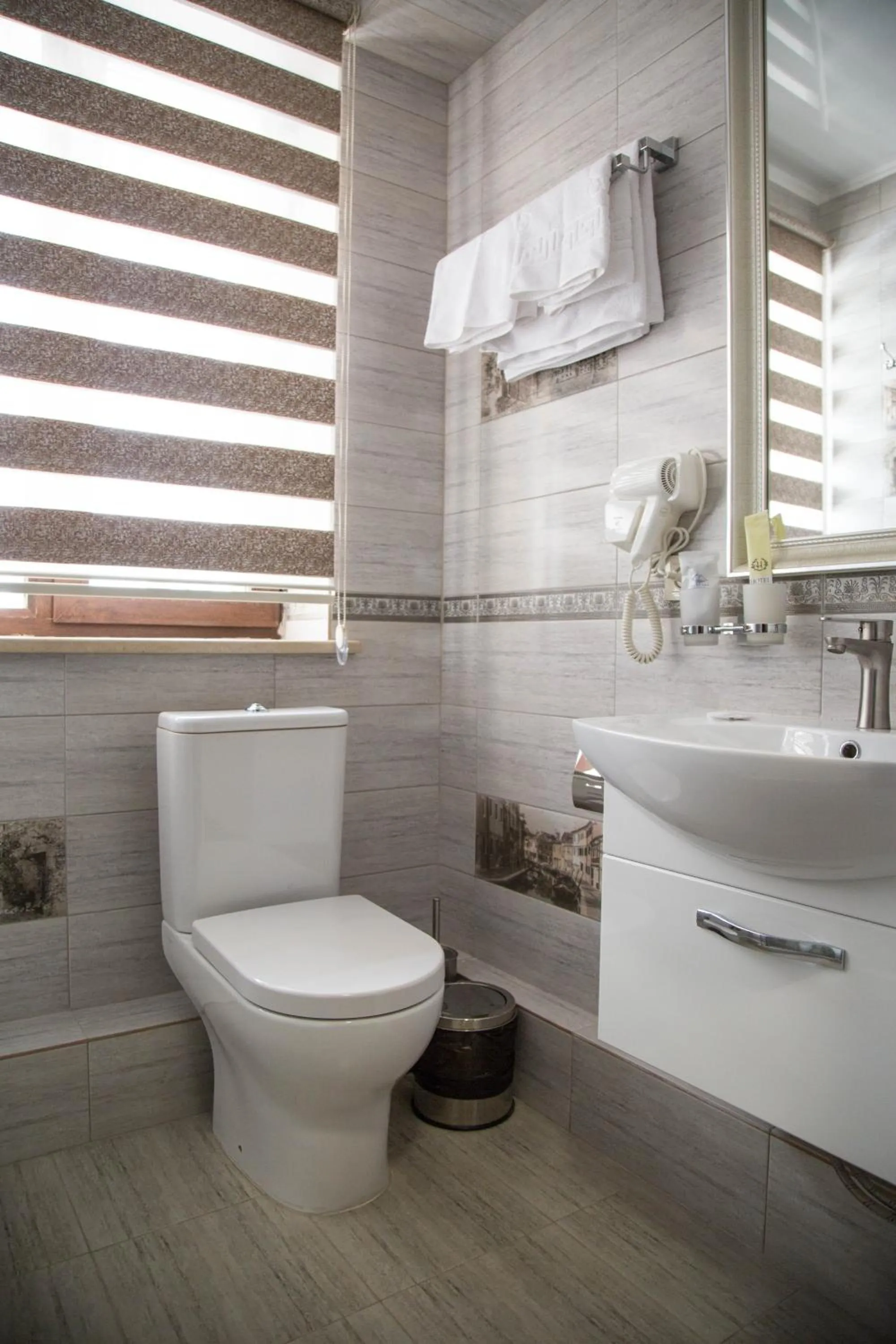 Toilet in De'Mar Hotel