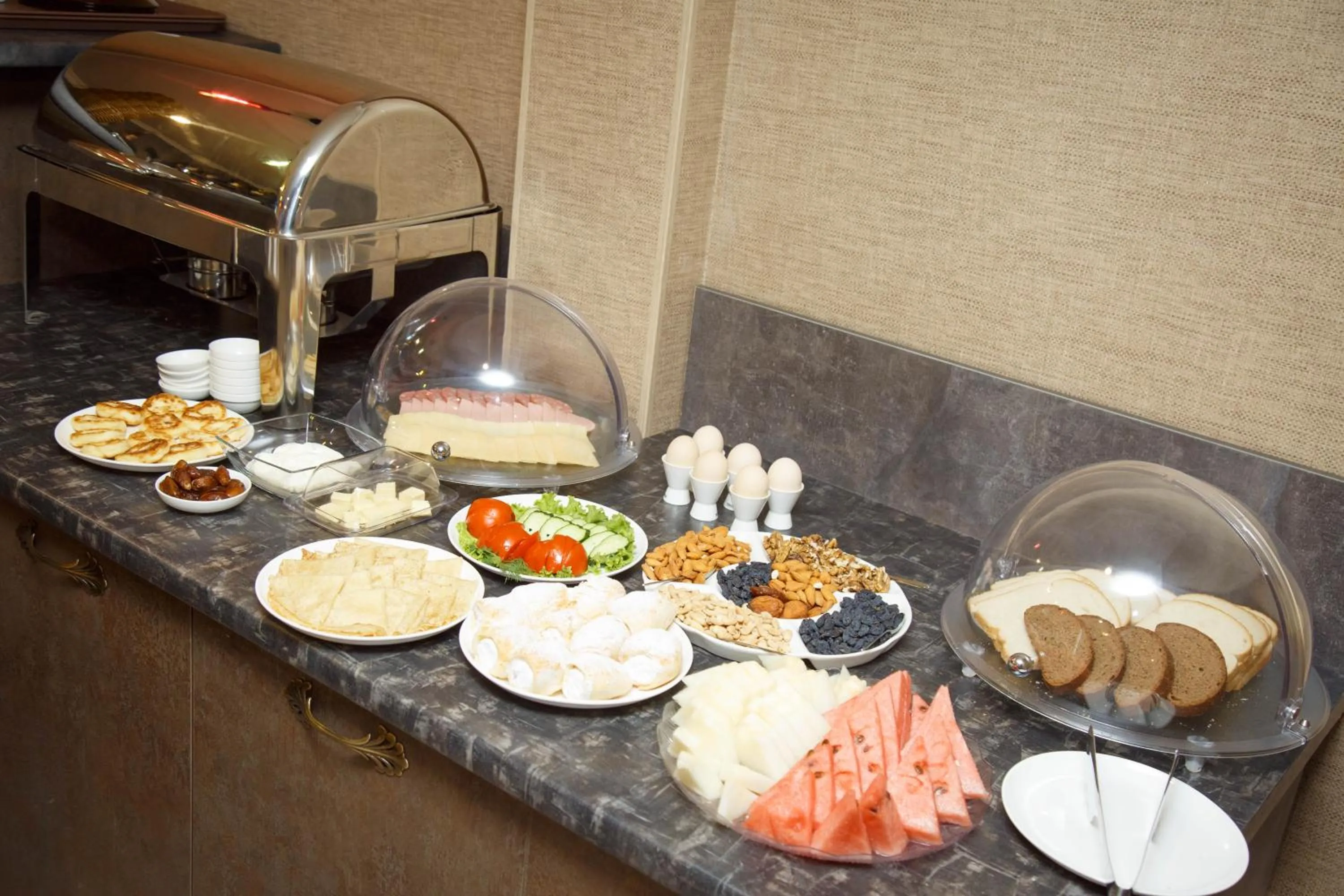 Restaurant/places to eat in De'Mar Hotel