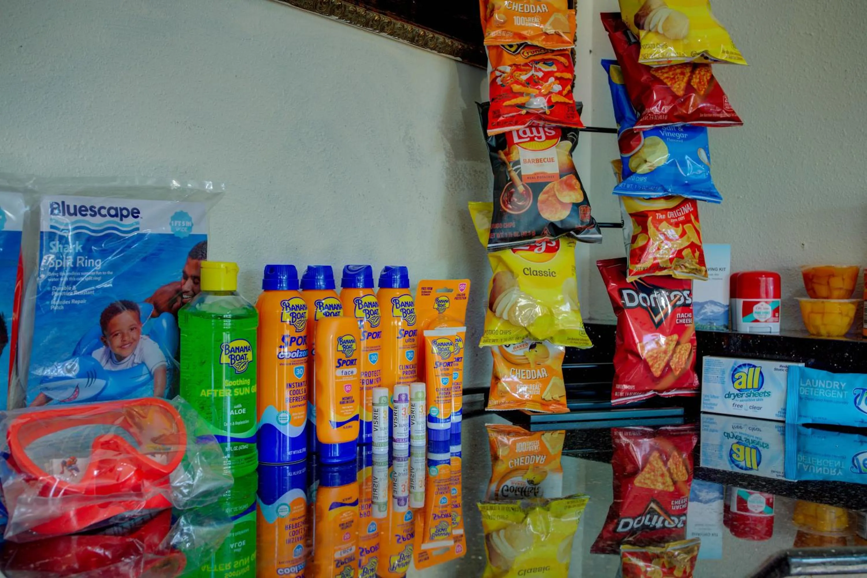 Food and drinks in La Bella Inn - POOL OPEN