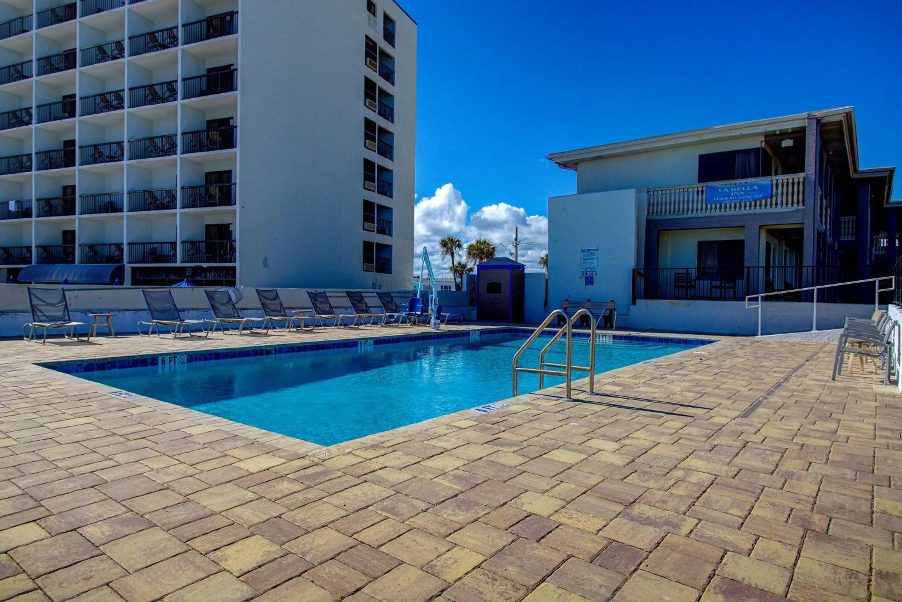 Swimming pool in La Bella Inn - POOL OPEN