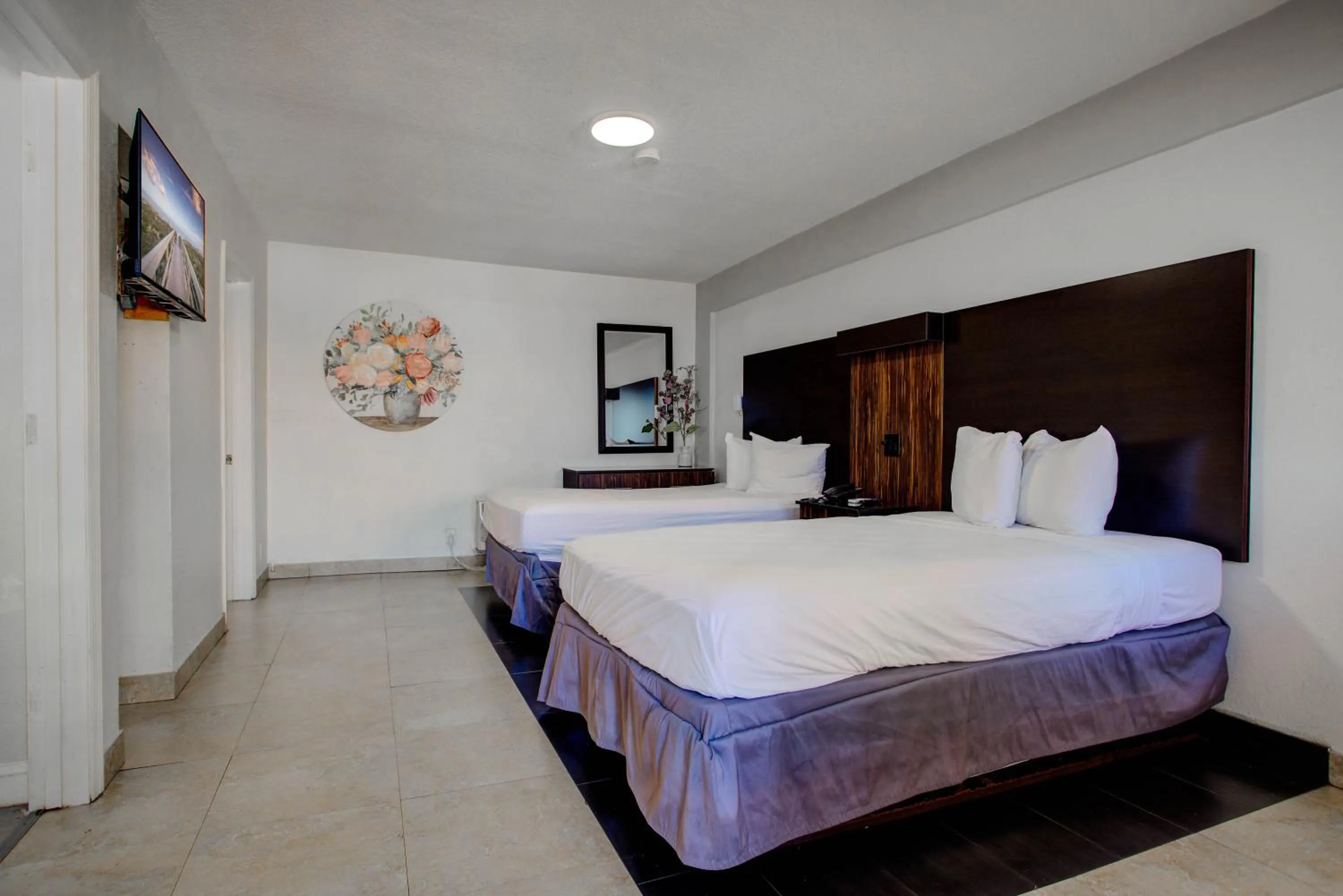 Bed in La Bella Inn - POOL OPEN