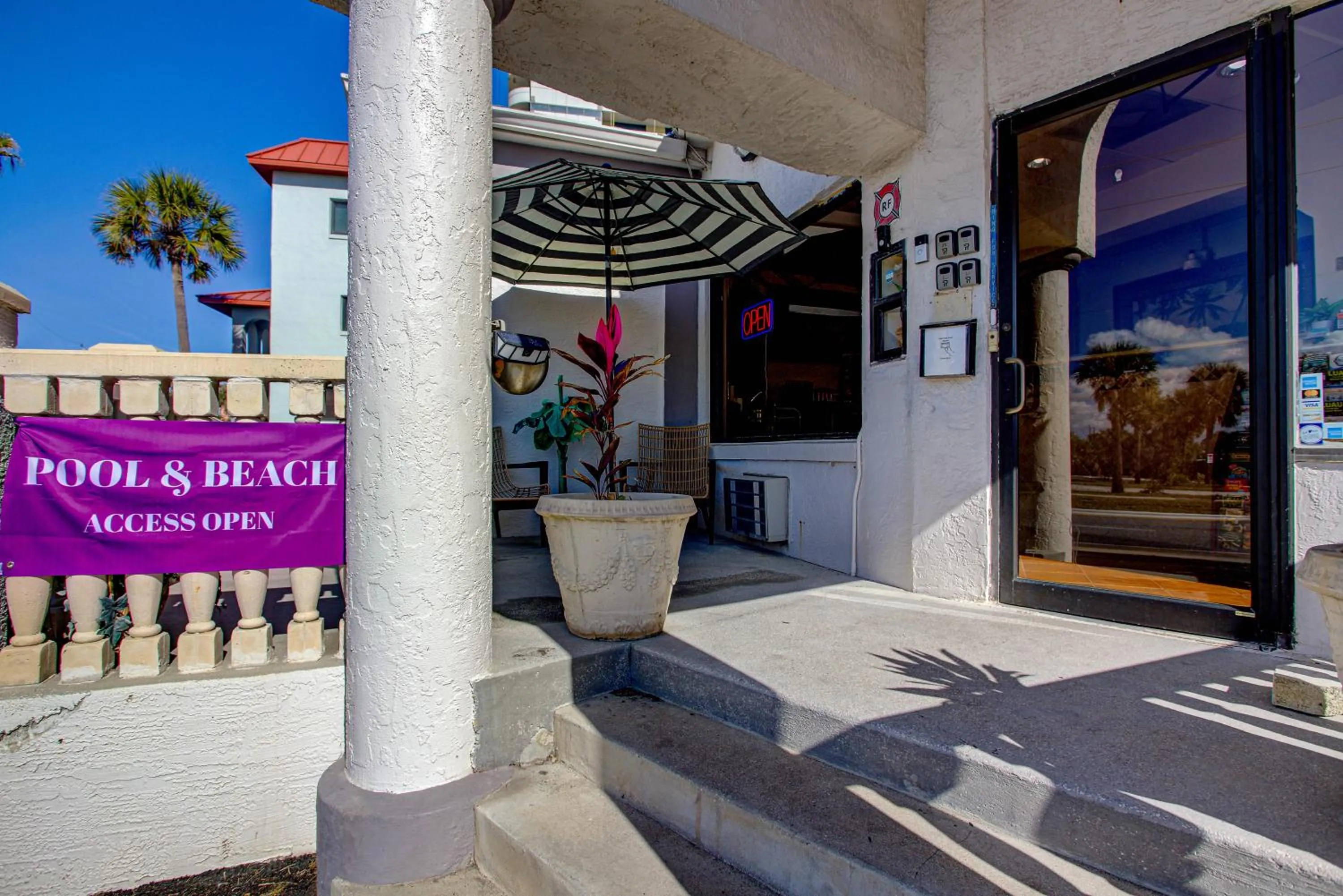 Property building in La Bella Inn - POOL OPEN