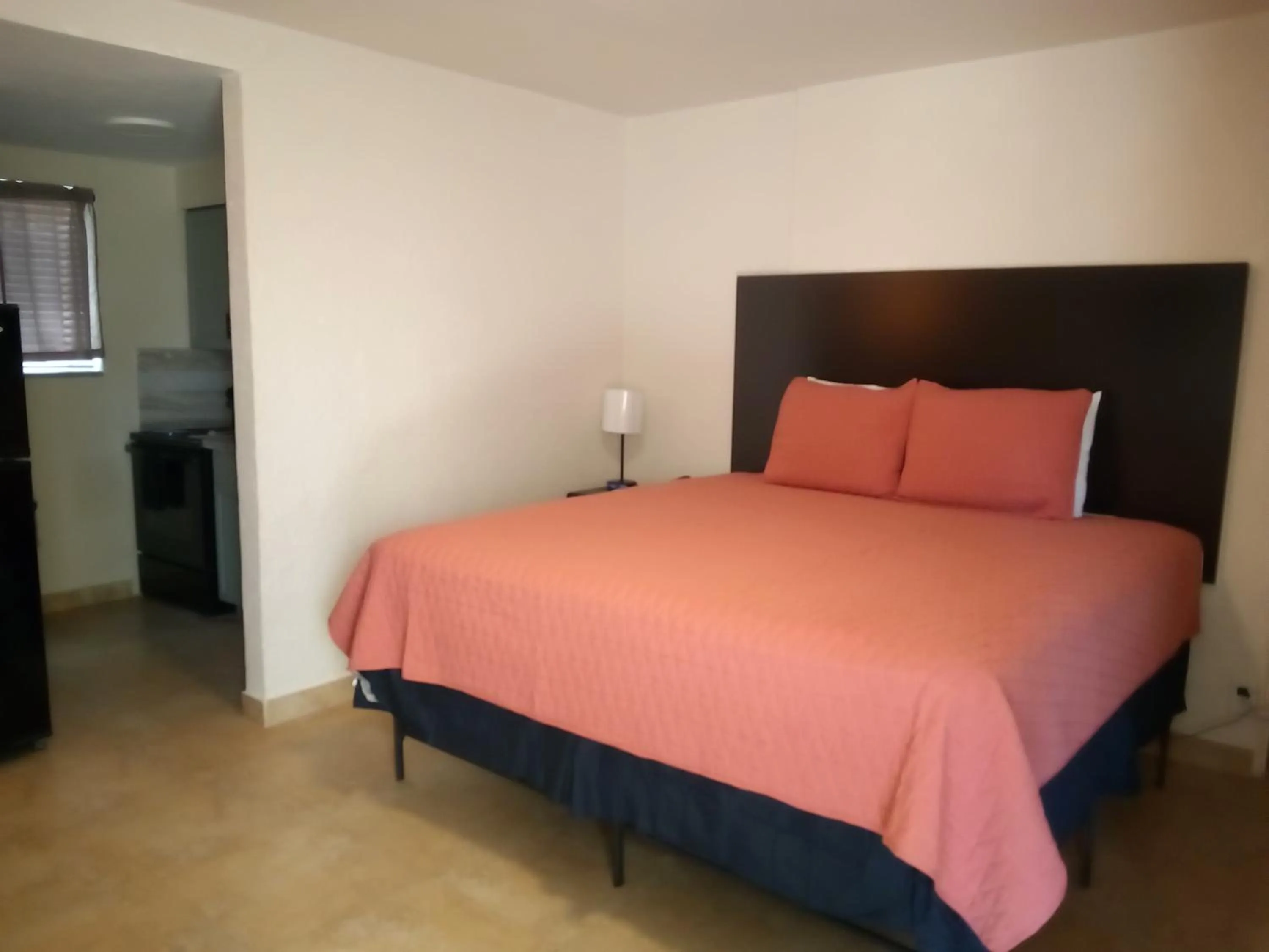 Photo of the whole room, Bed in La Bella Oceanfront Inn - Daytona