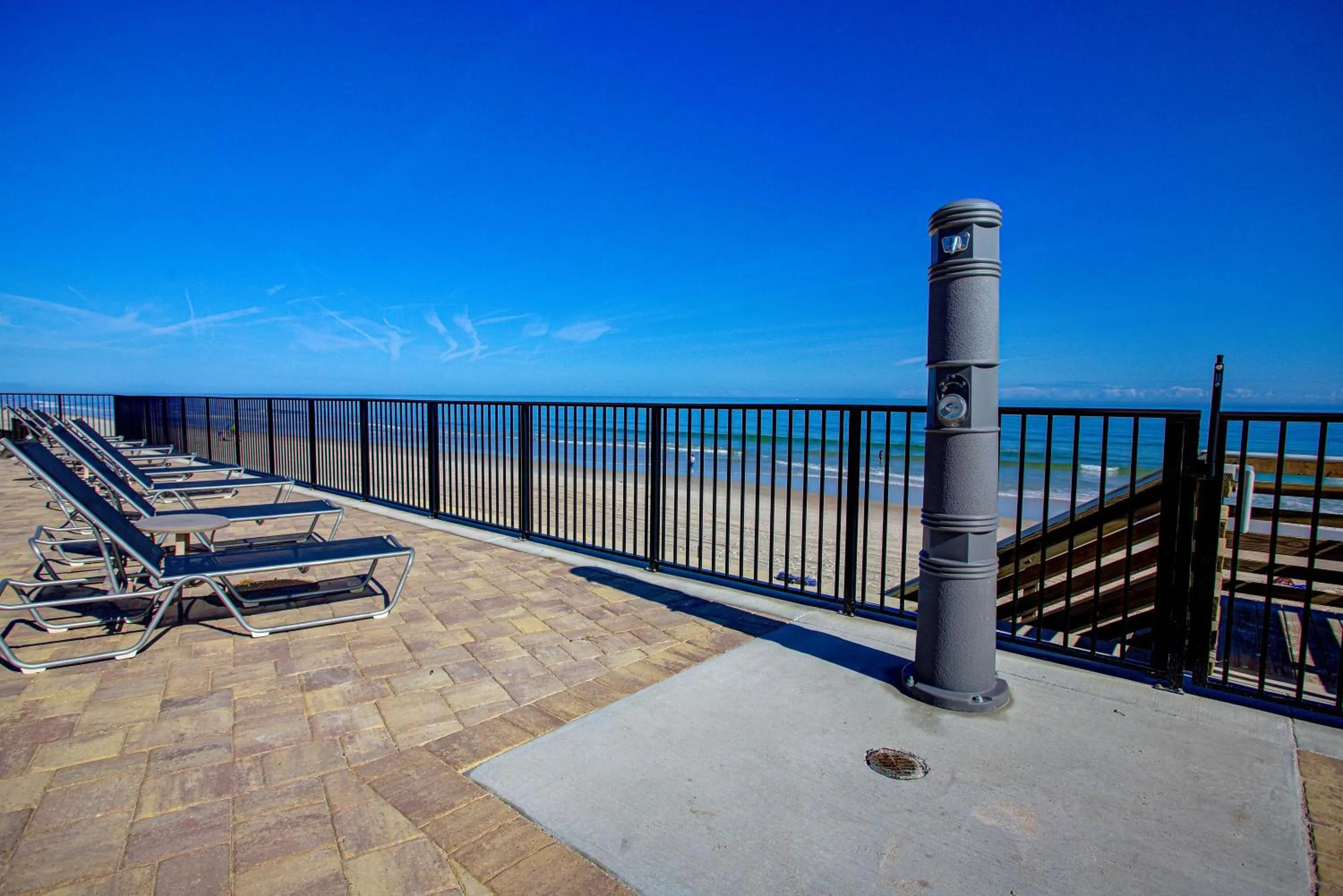 Day in La Bella Inn - POOL OPEN