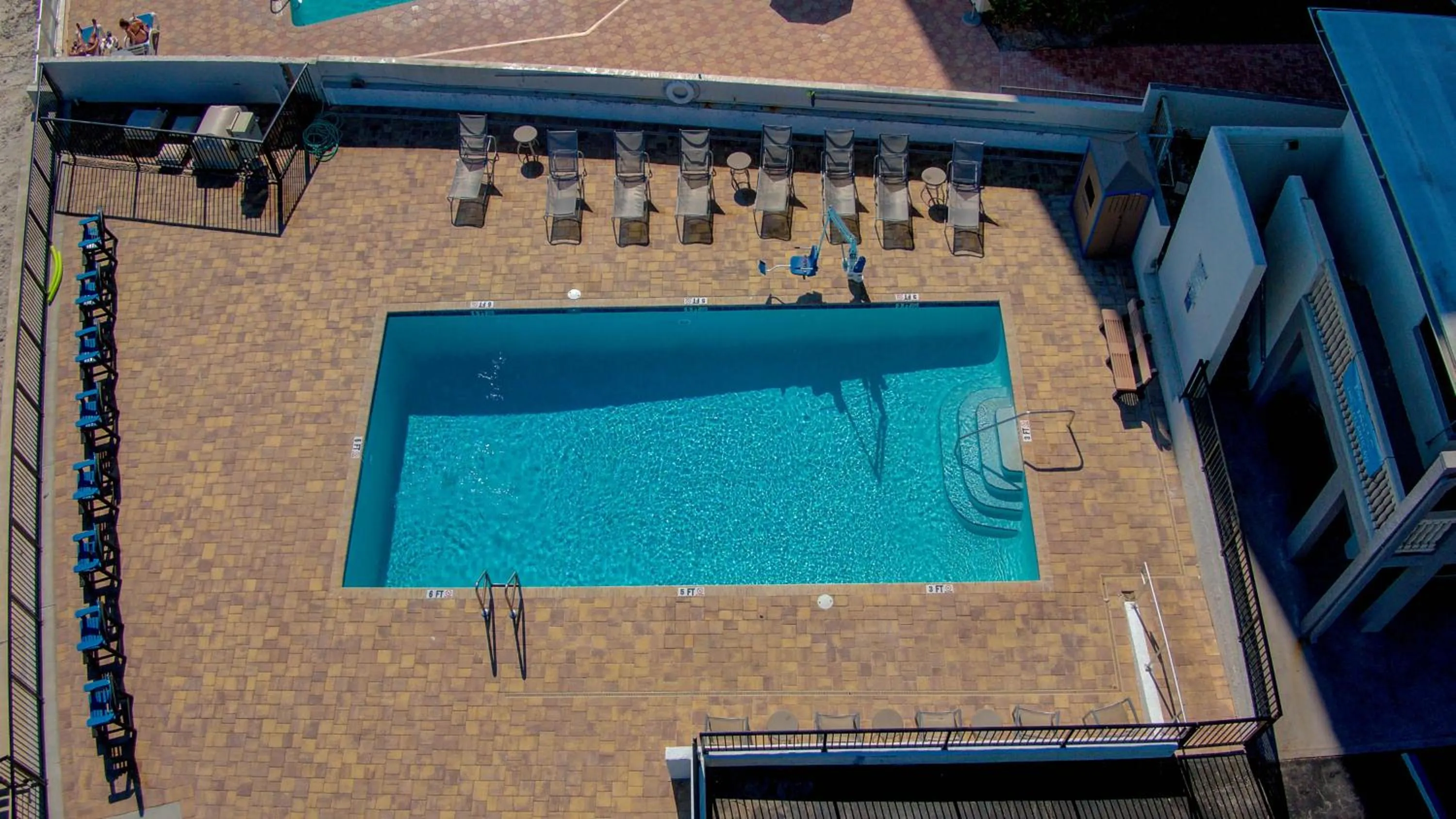 Swimming pool in La Bella Inn - POOL OPEN