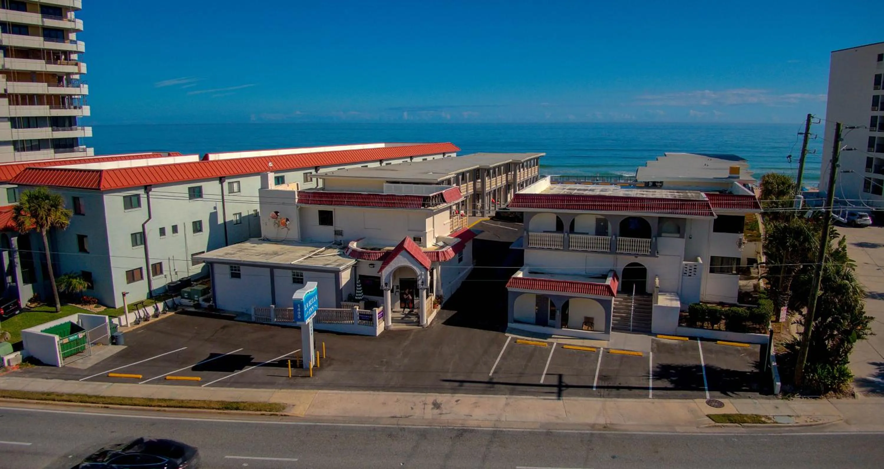 Property building in La Bella Inn - POOL OPEN