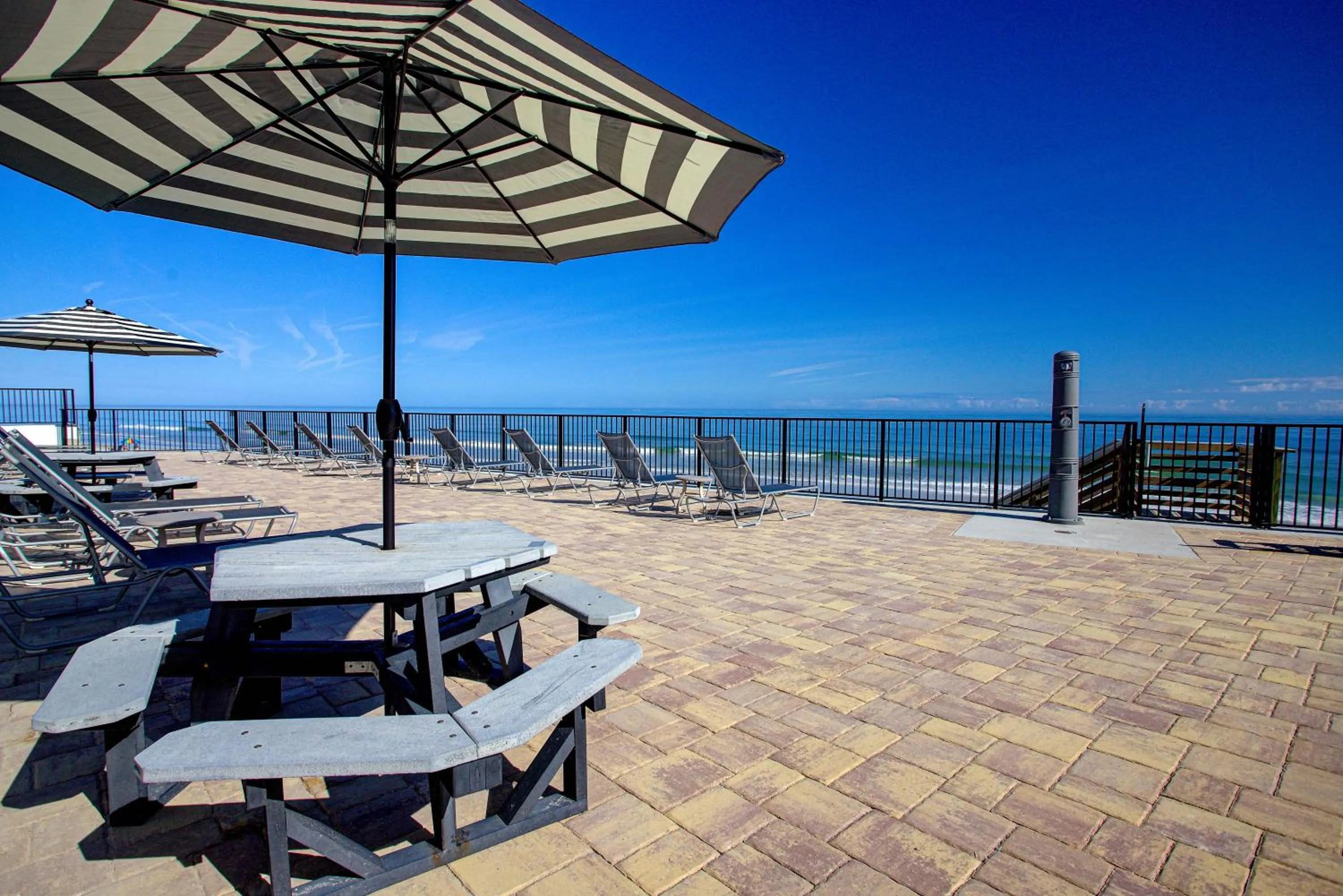 Patio in La Bella Inn - POOL OPEN