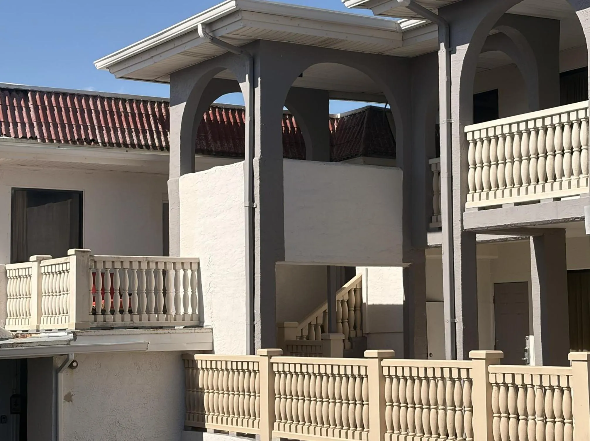 Property building in La Bella Inn - POOL OPEN